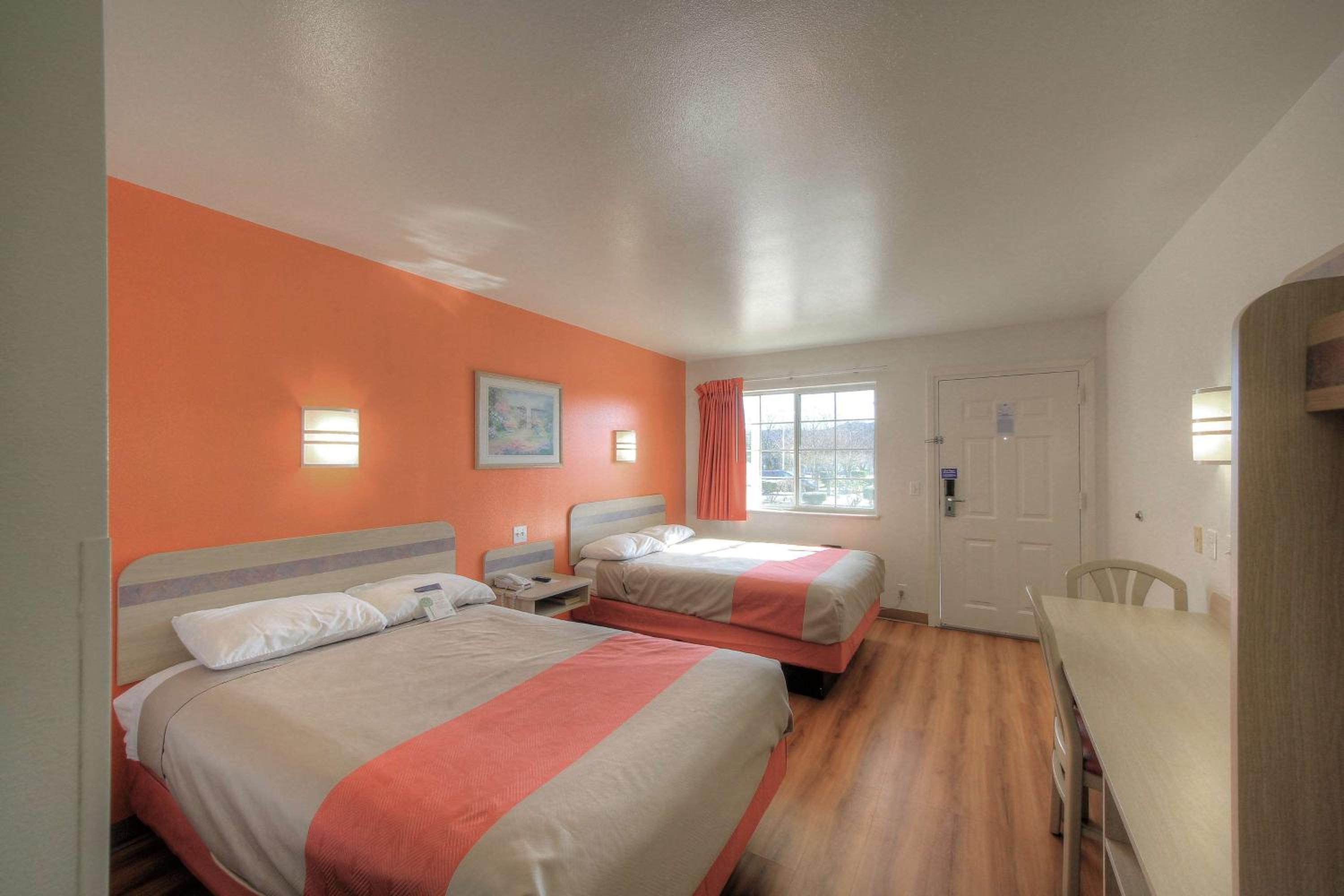 Quadruple Room - Disability Access - Non-Smoking photo 3