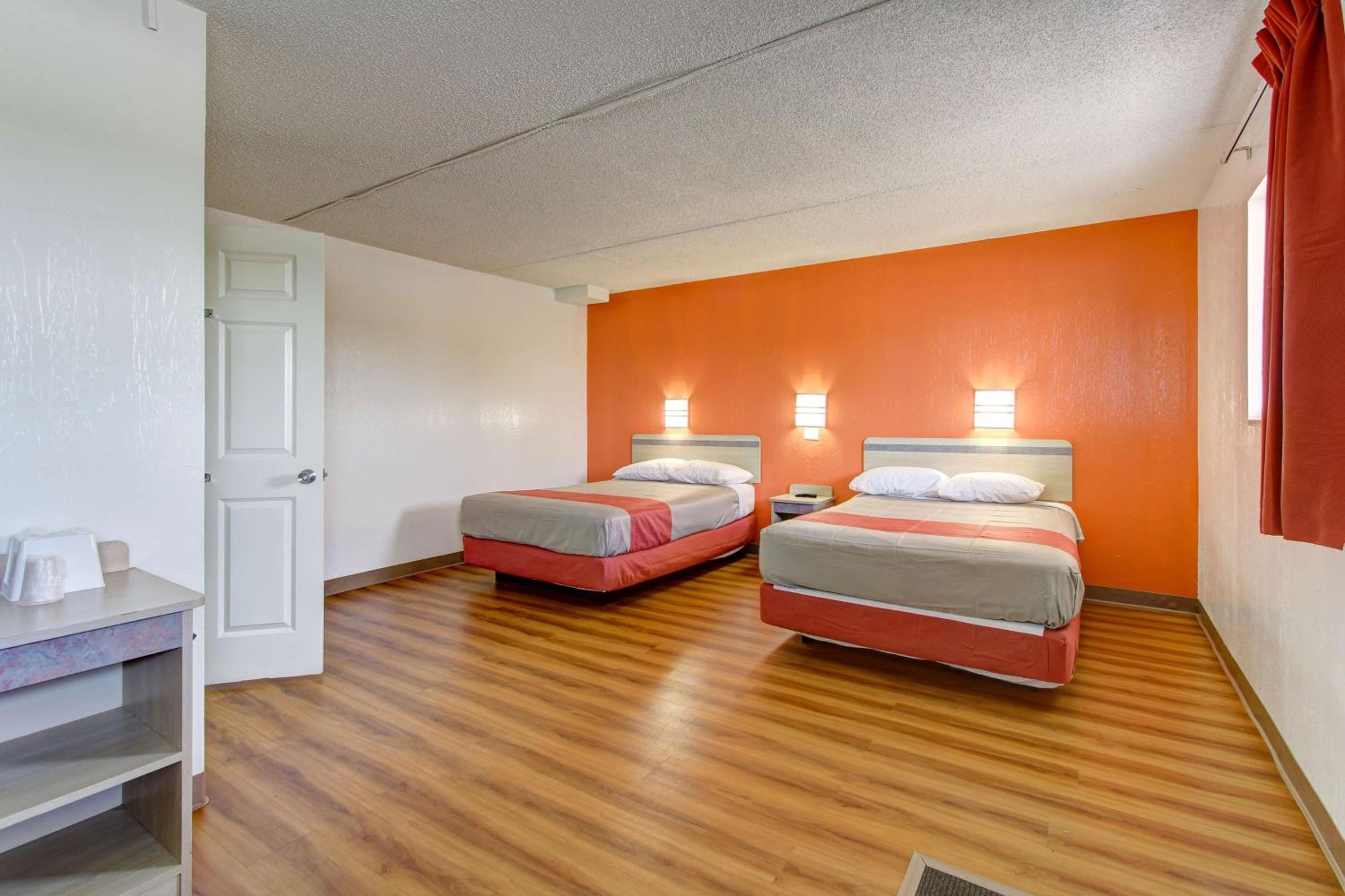 Quadruple Room - Non-Smoking - Photo 1