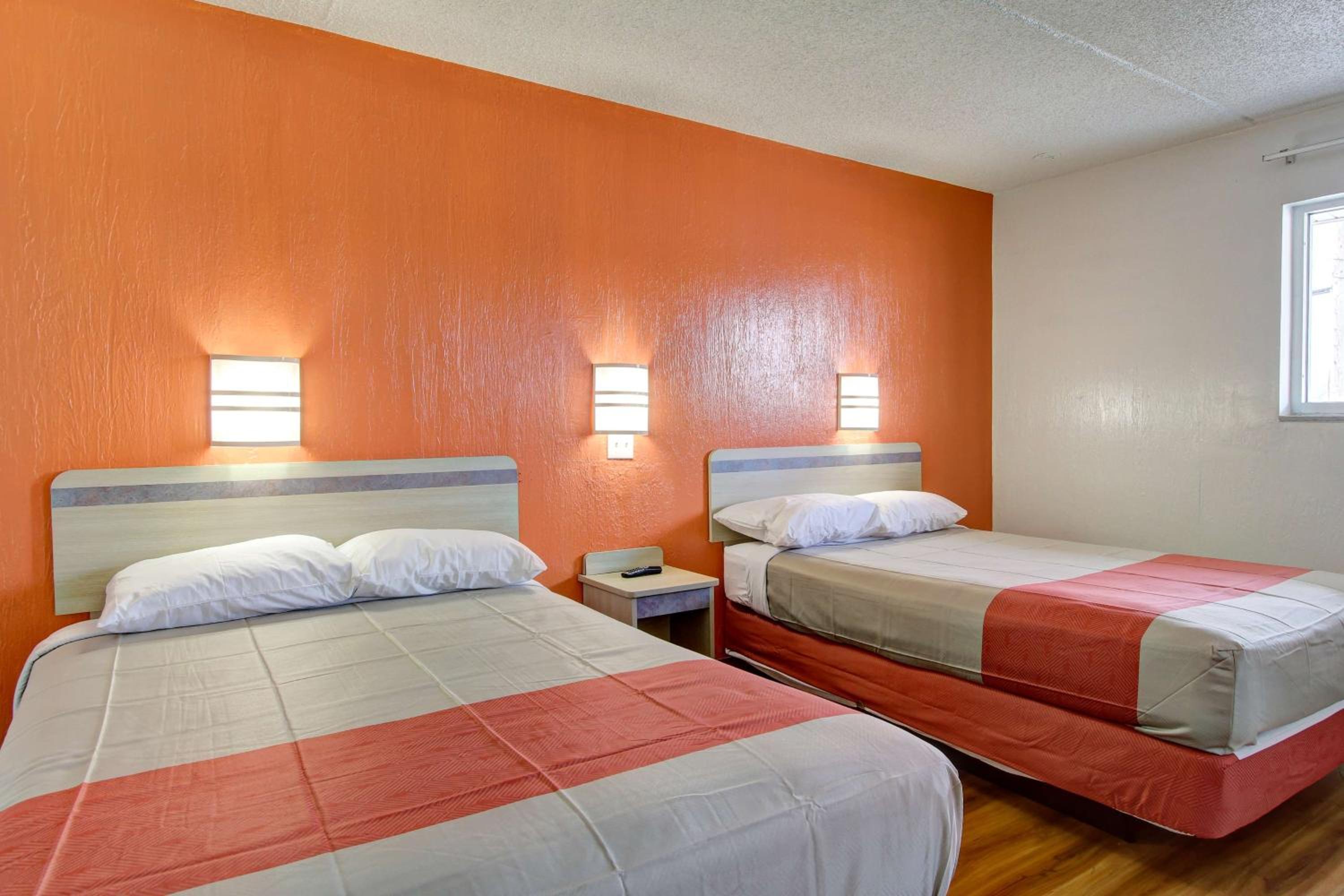 Quadruple Room - Non-Smoking - Photo 5