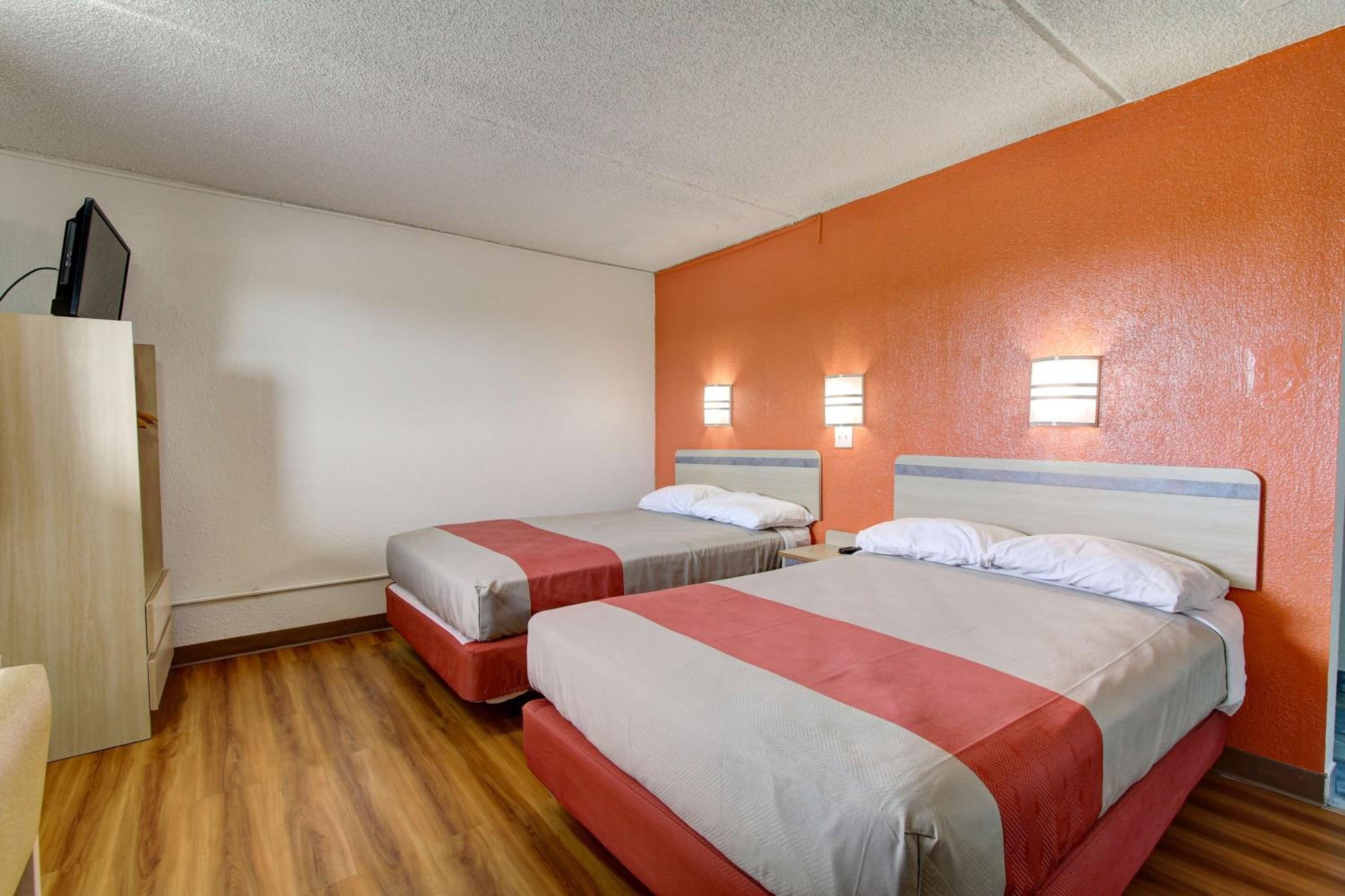 Quadruple Room - Non-Smoking - Photo 6