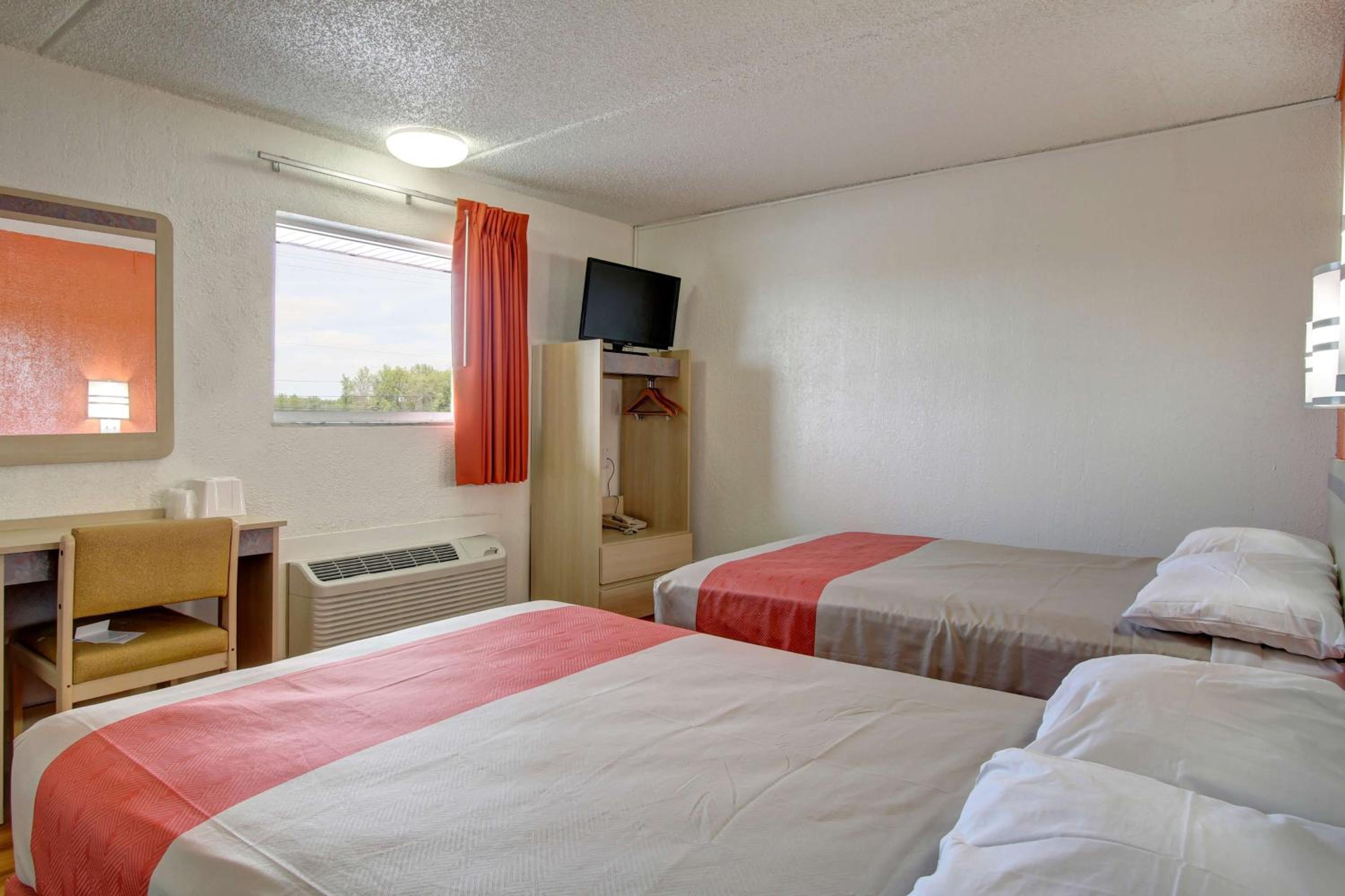 Quadruple Room - Non-Smoking - Photo 7