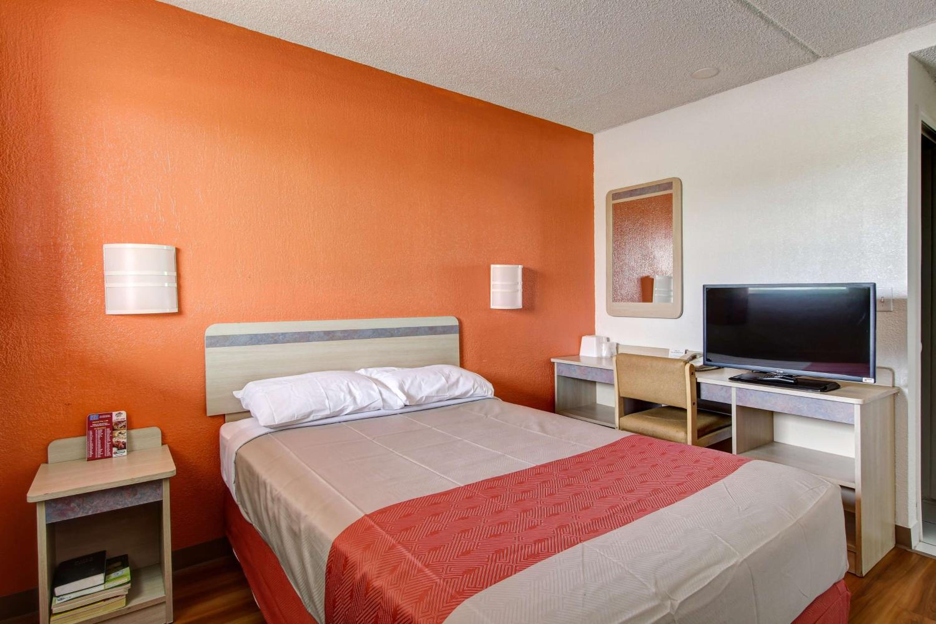 Double Room - Non-Smoking  - Photo 1