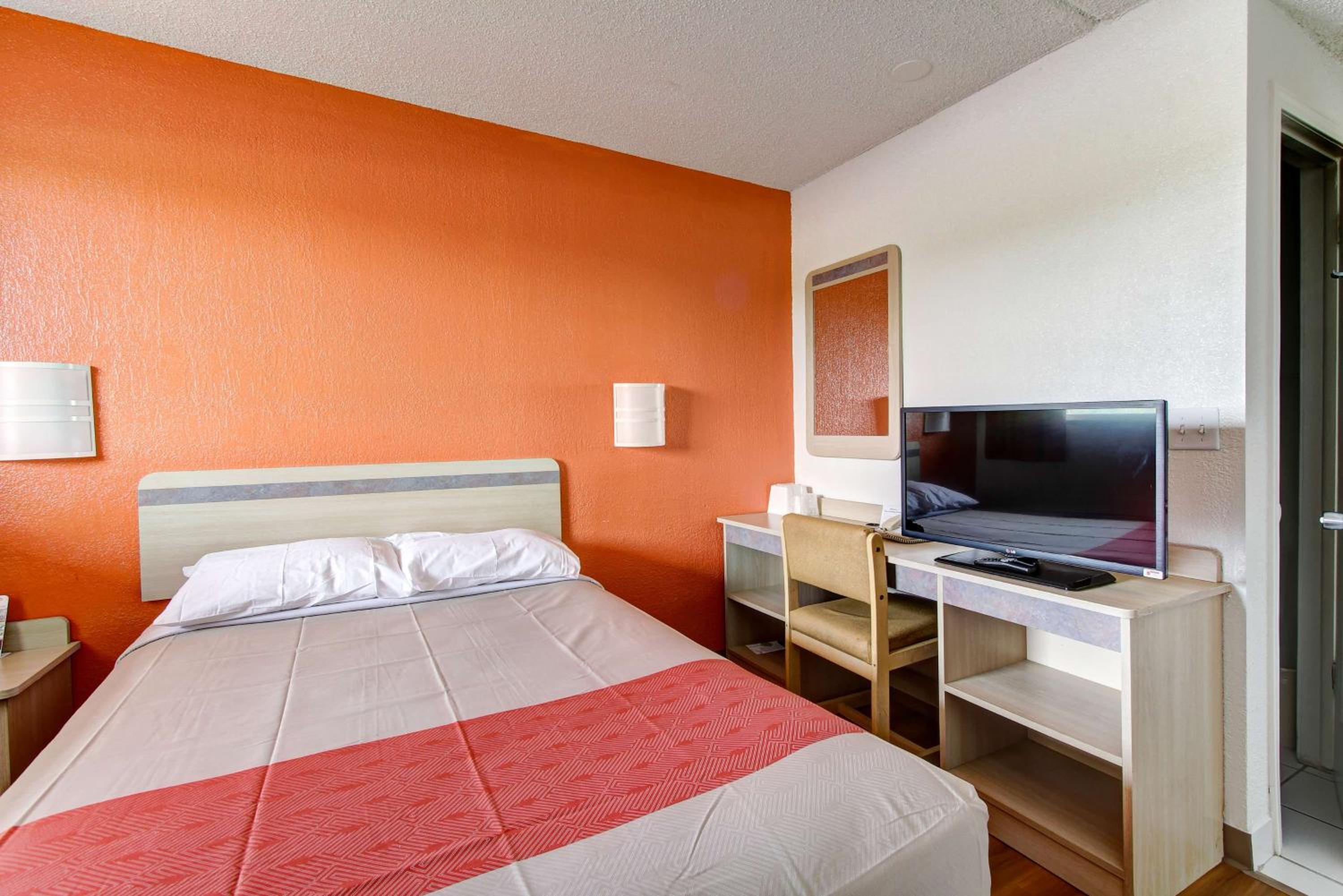 Double Room - Non-Smoking  - Photo 7