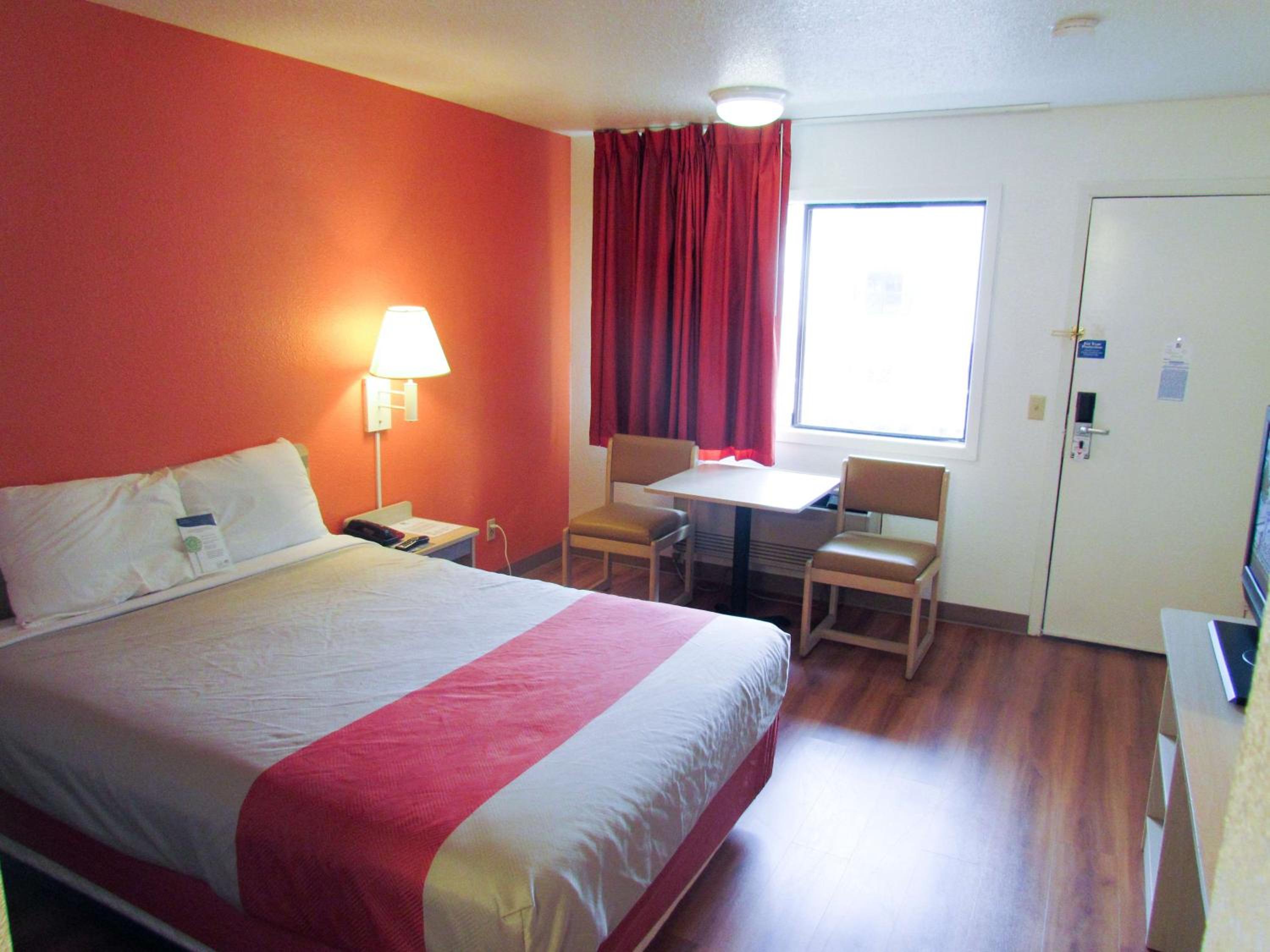 Queen Room - Non-Smoking - Photo 5