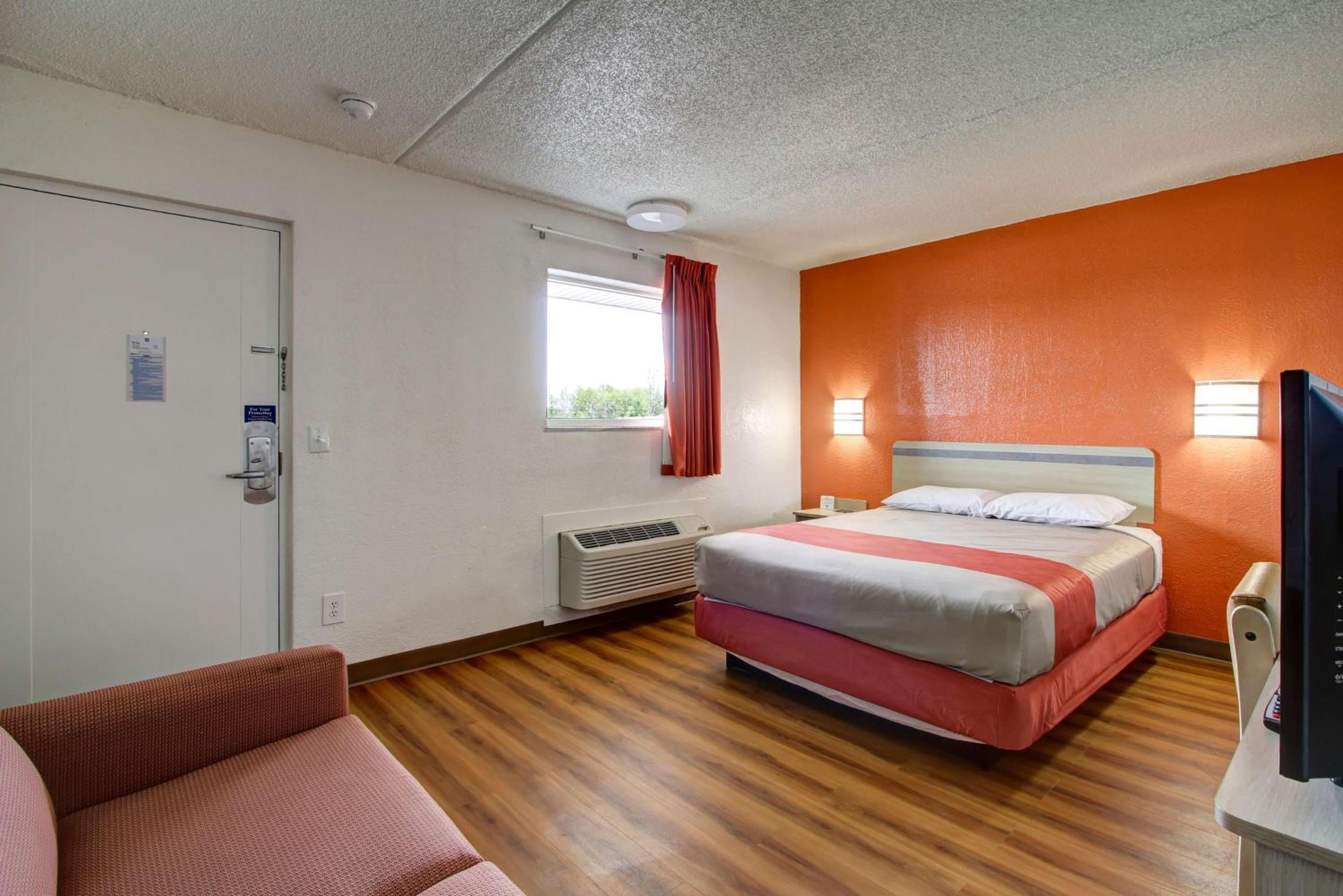 Double Room - Non-Smoking  - Photo 4
