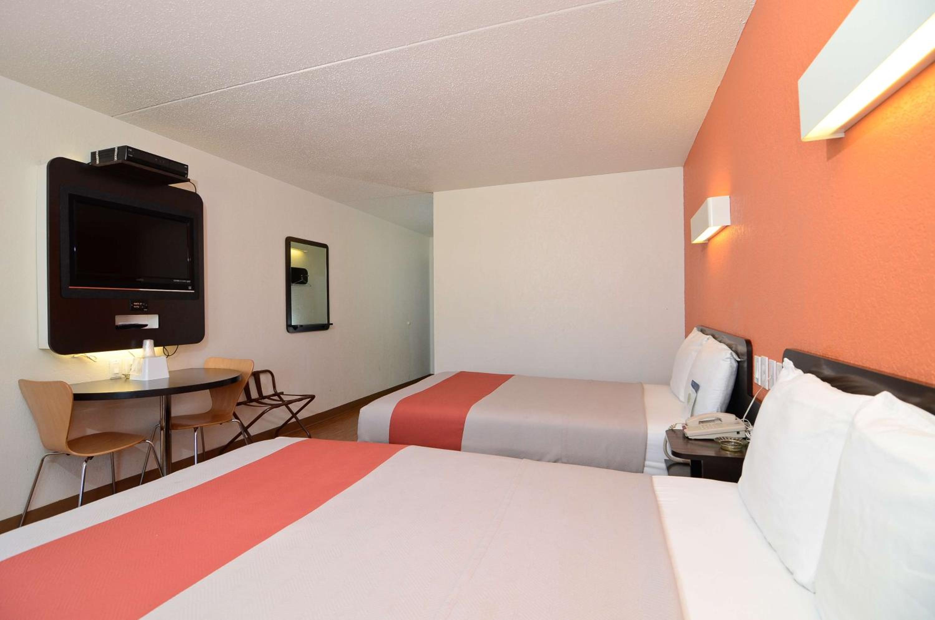 Quadruple Room - Non-Smoking photo 2