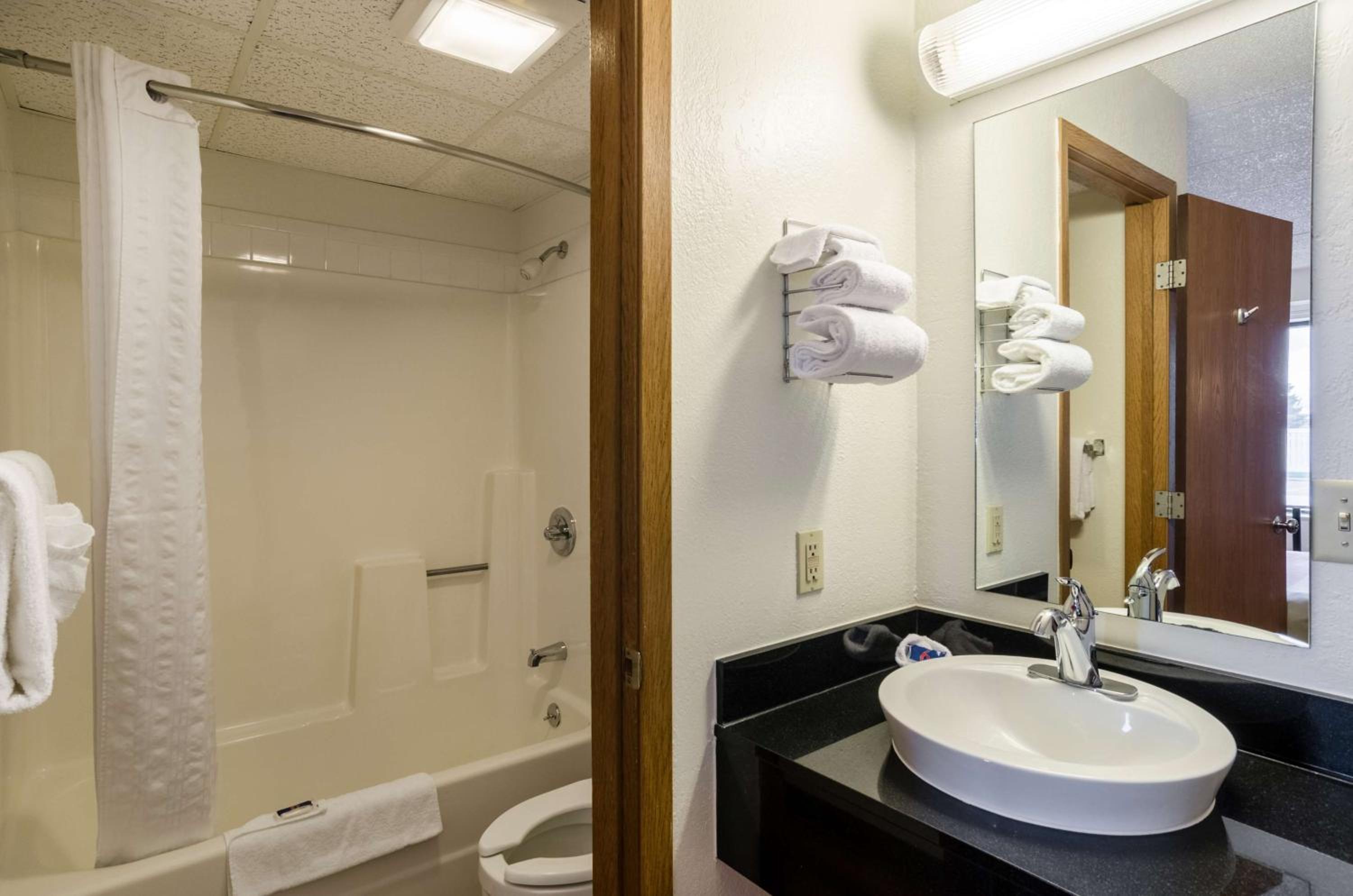 Deluxe Quadruple Room - Smoking photo 1