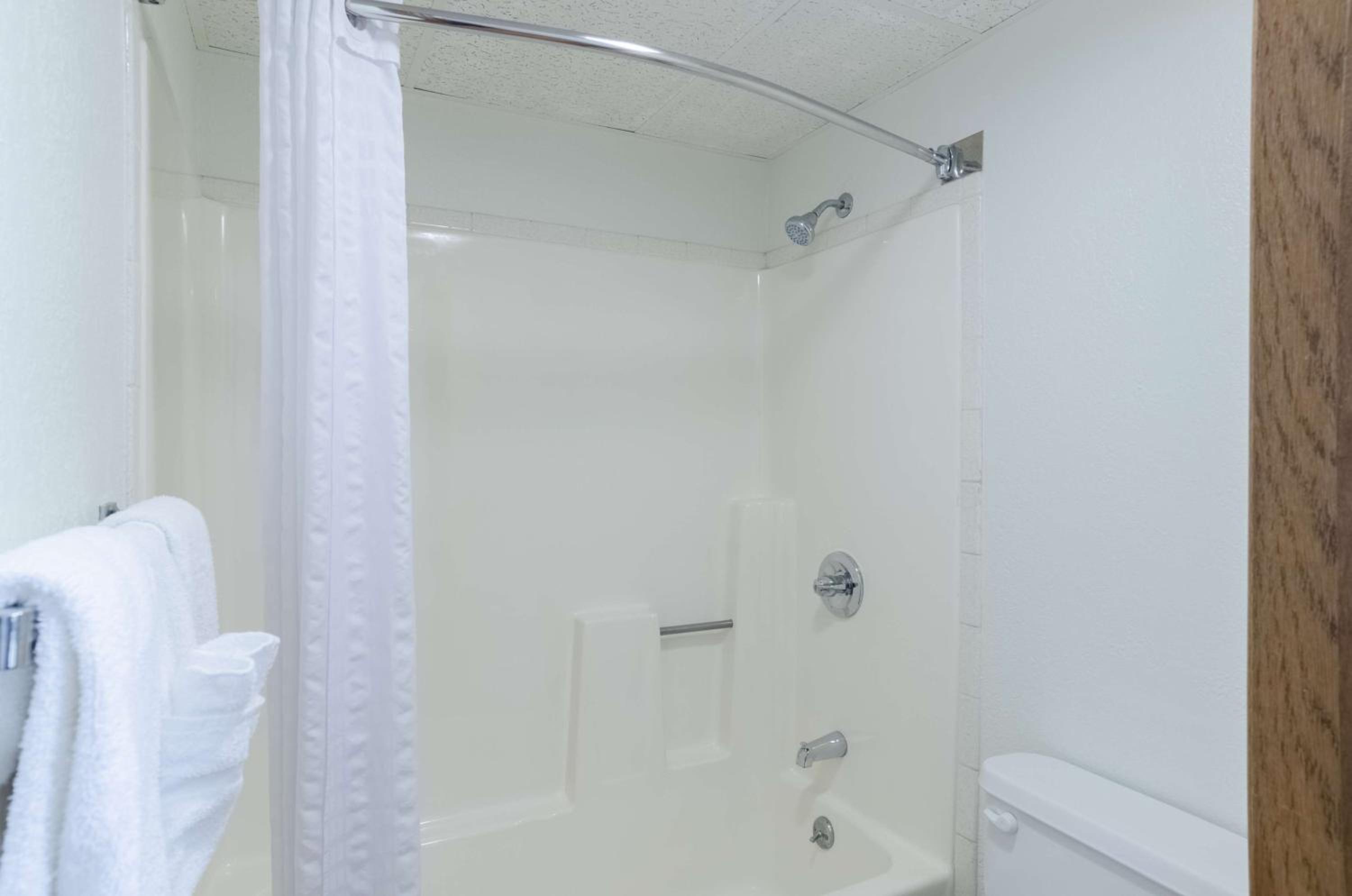 Deluxe Quadruple Room - Smoking photo 2