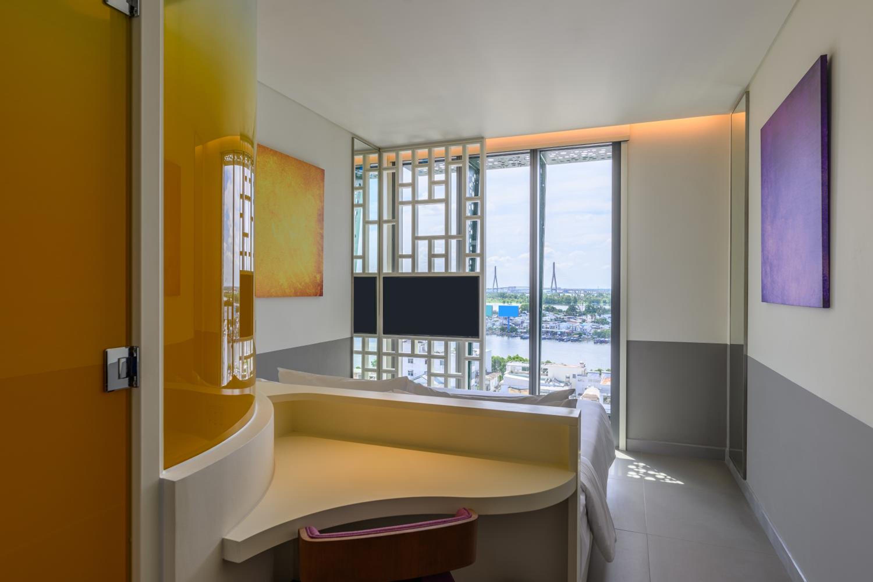 Queen Room with River View