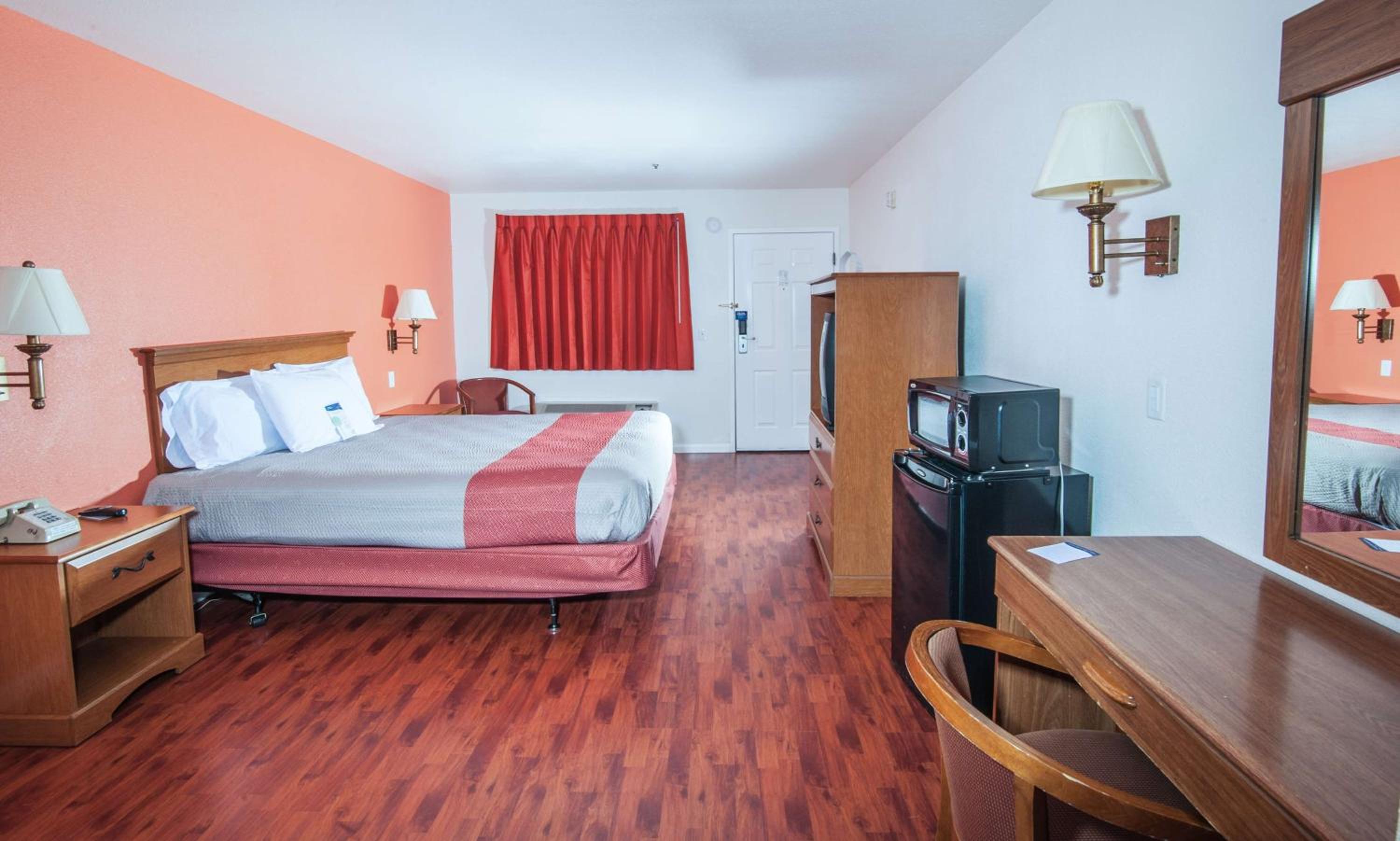 King Room - Non-Smoking - Photo 1