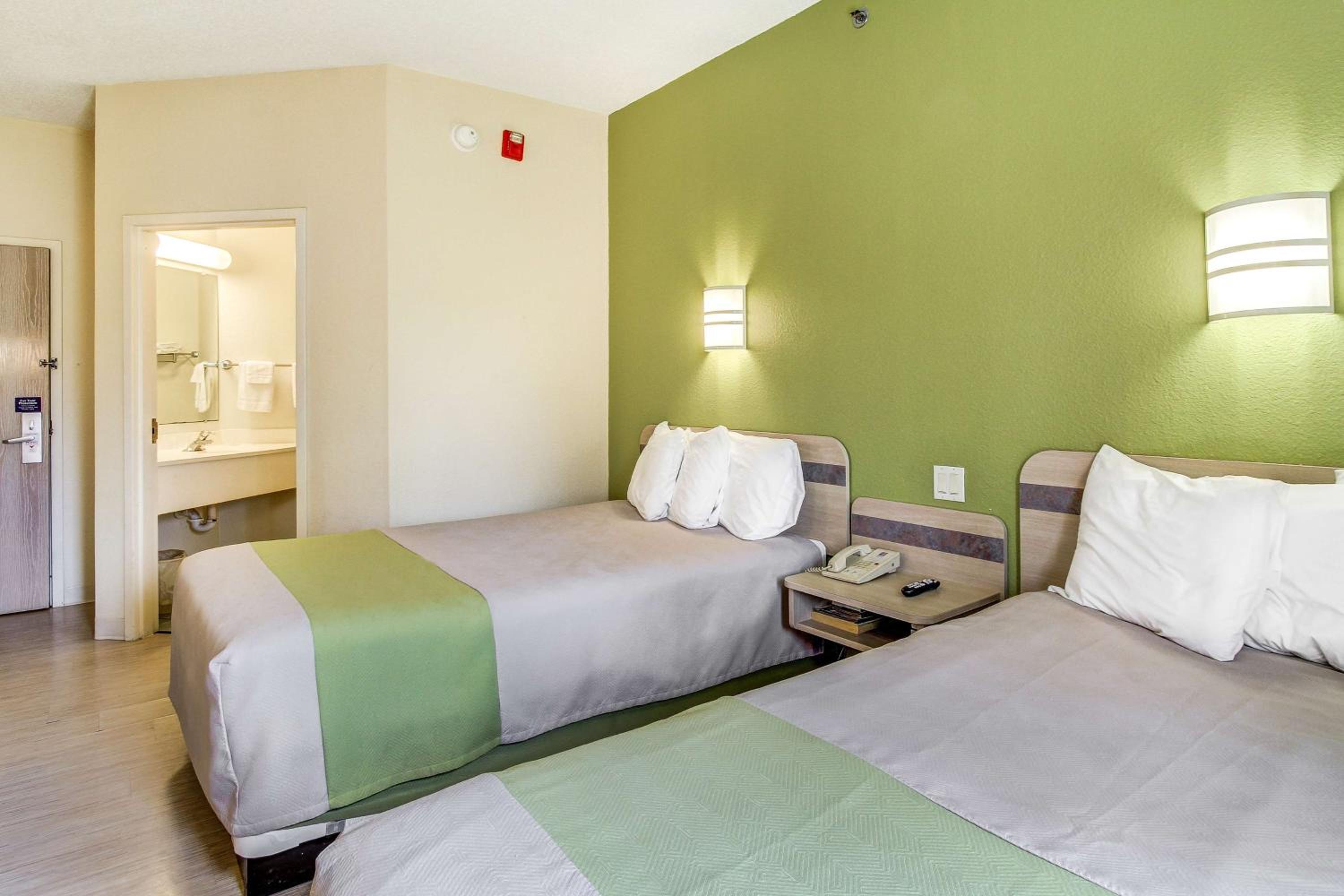 Quadruple Room - Non-Smoking