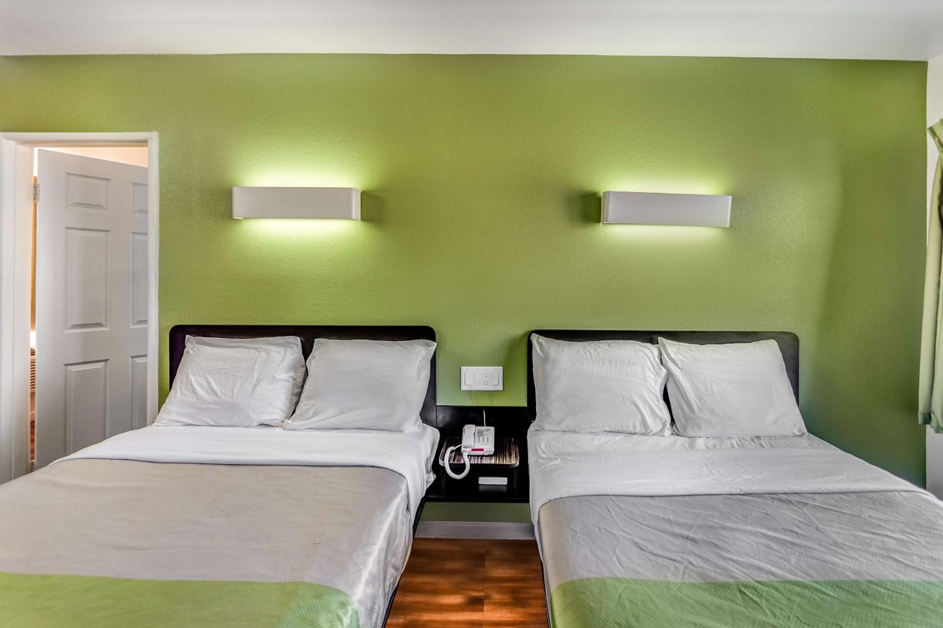 Deluxe Queen Room with Two Queen Beds - Non-Smoking - Photo 1