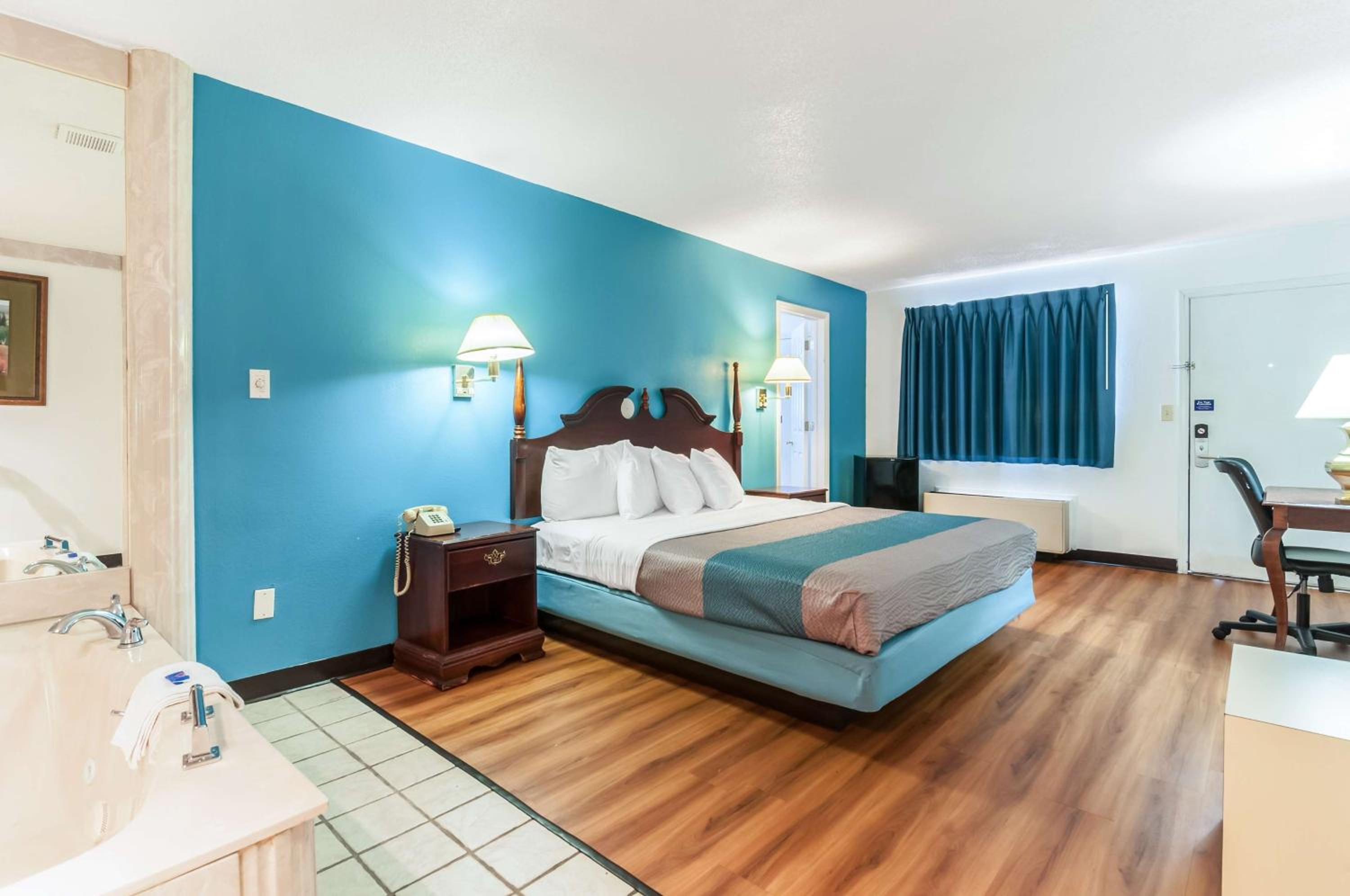 King Suite With Spa Bath - Non-Smoking - Photo 6