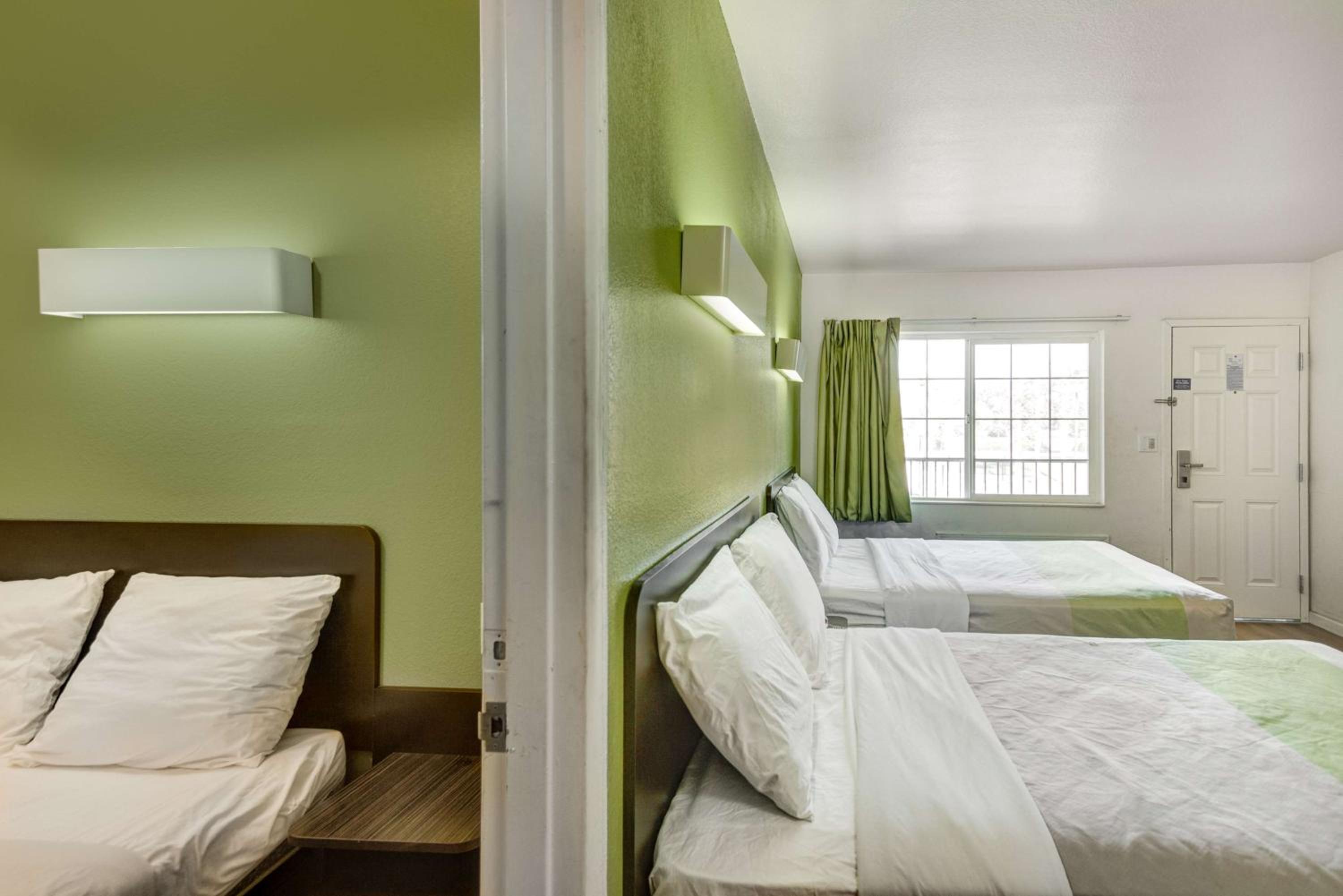 Deluxe Quadruple Room - Non-Smoking - Photo 7