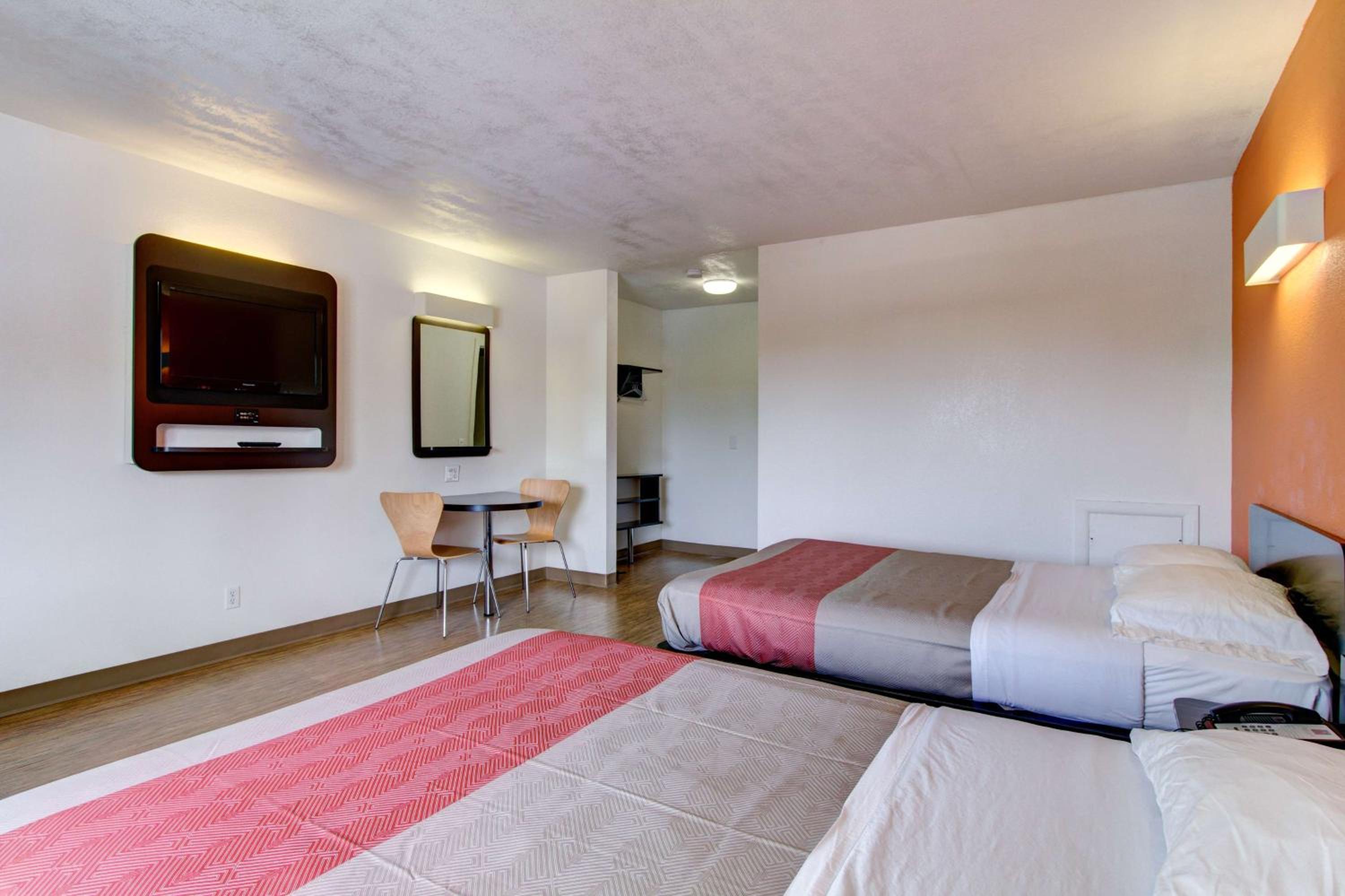 Quadruple Room - Smoking - Photo 2