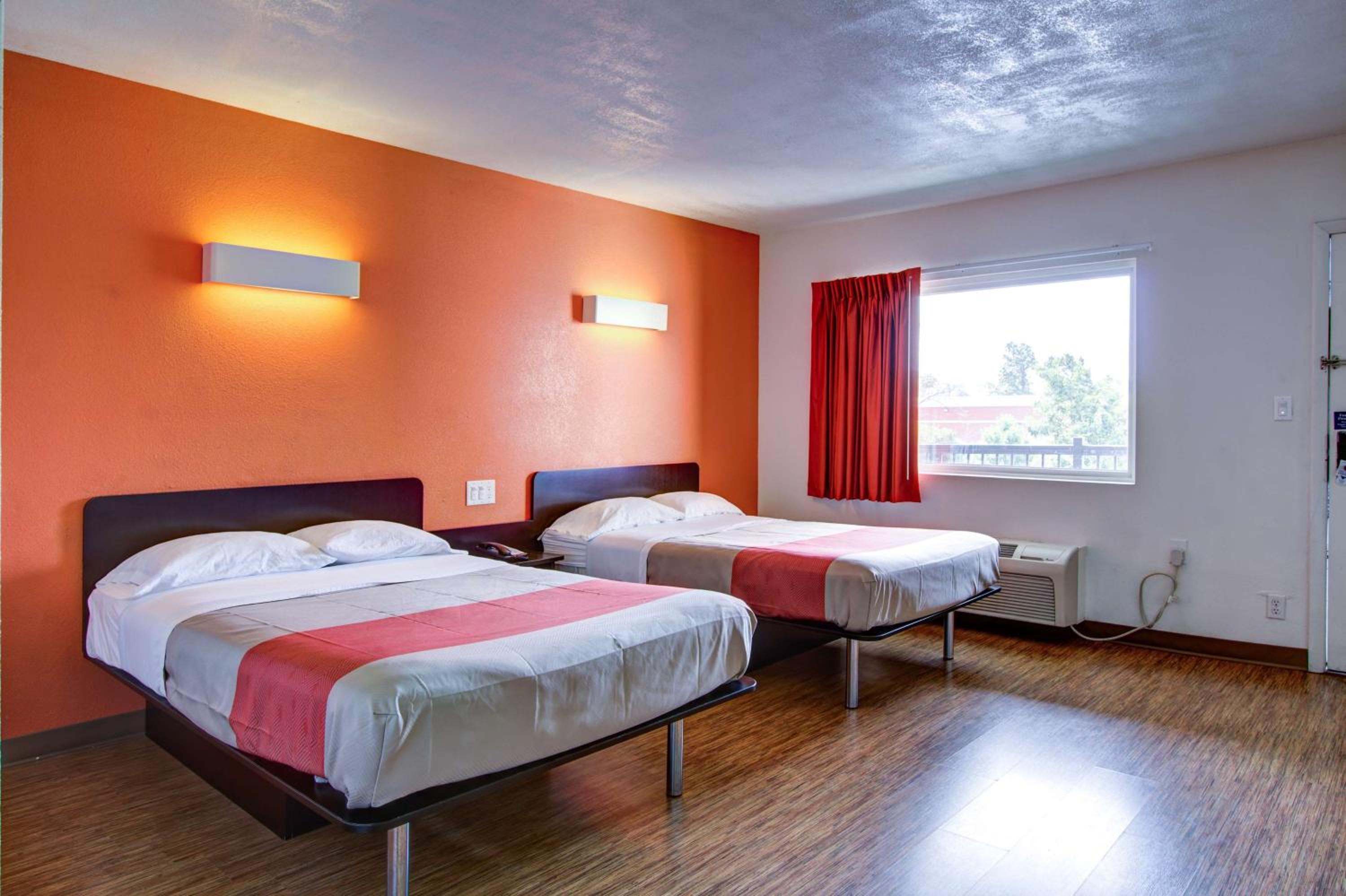 Quadruple Room - Smoking - Photo 4