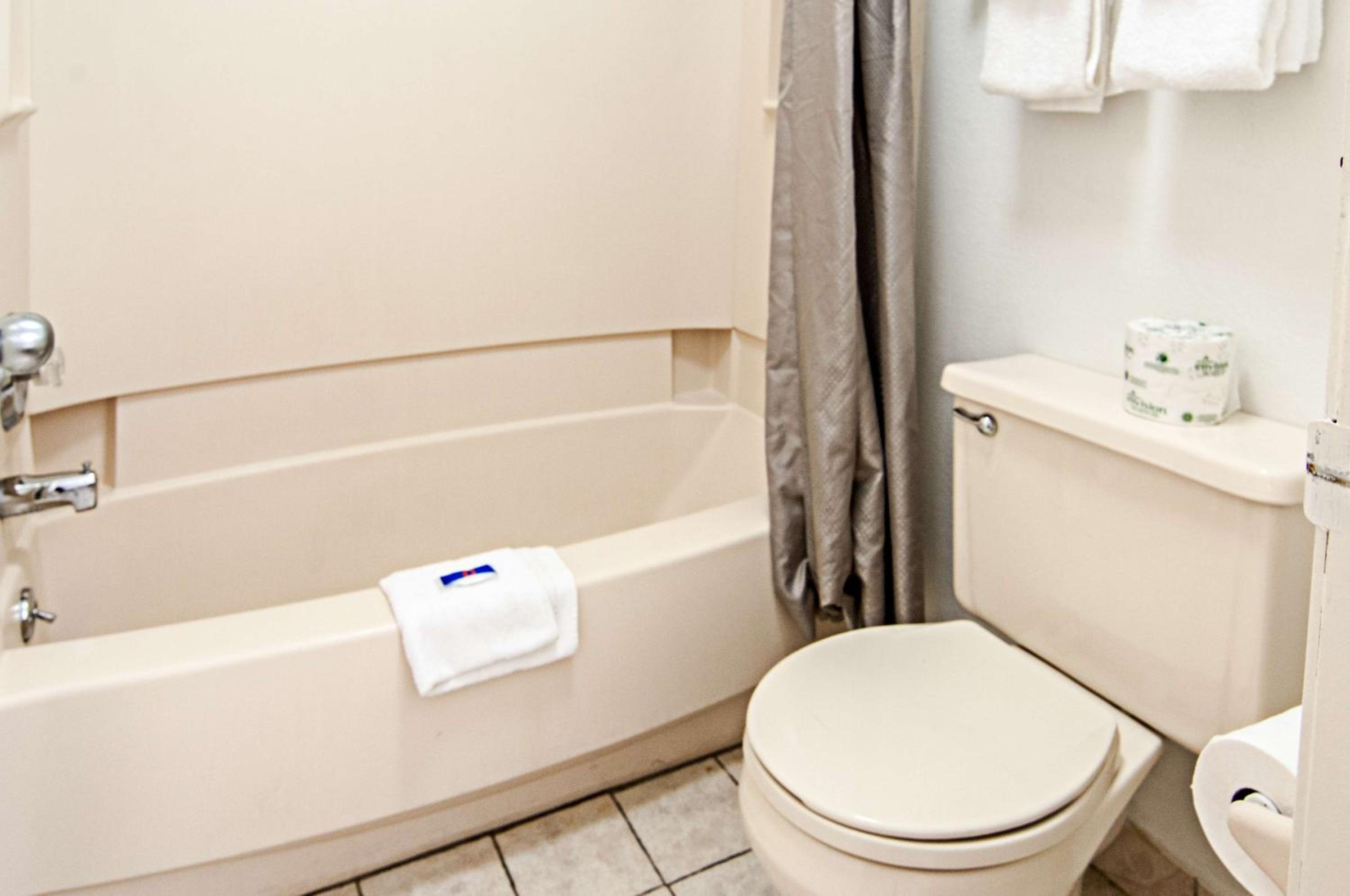 King Suite With Spa Bath - Non-Smoking - Photo 3