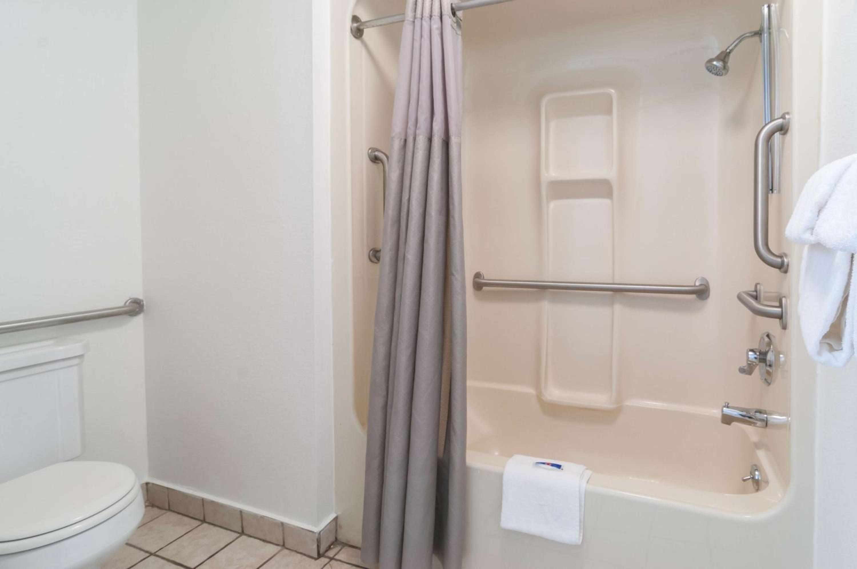 Queen Room - Disability Access photo 2