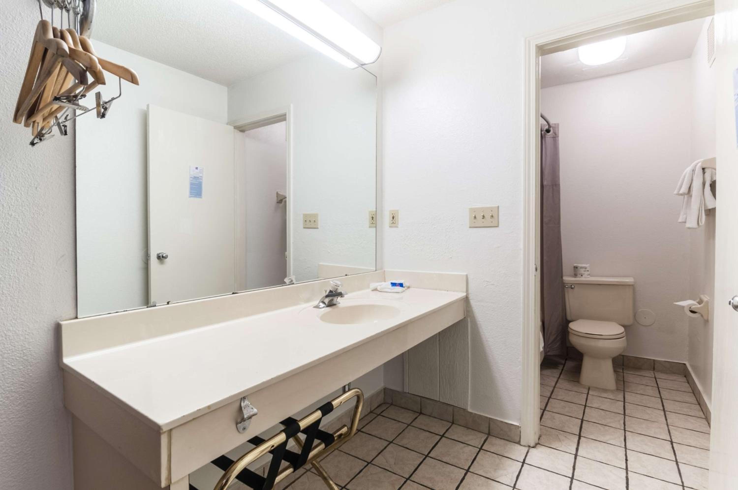 King Suite With Spa Bath - Non-Smoking - Photo 4