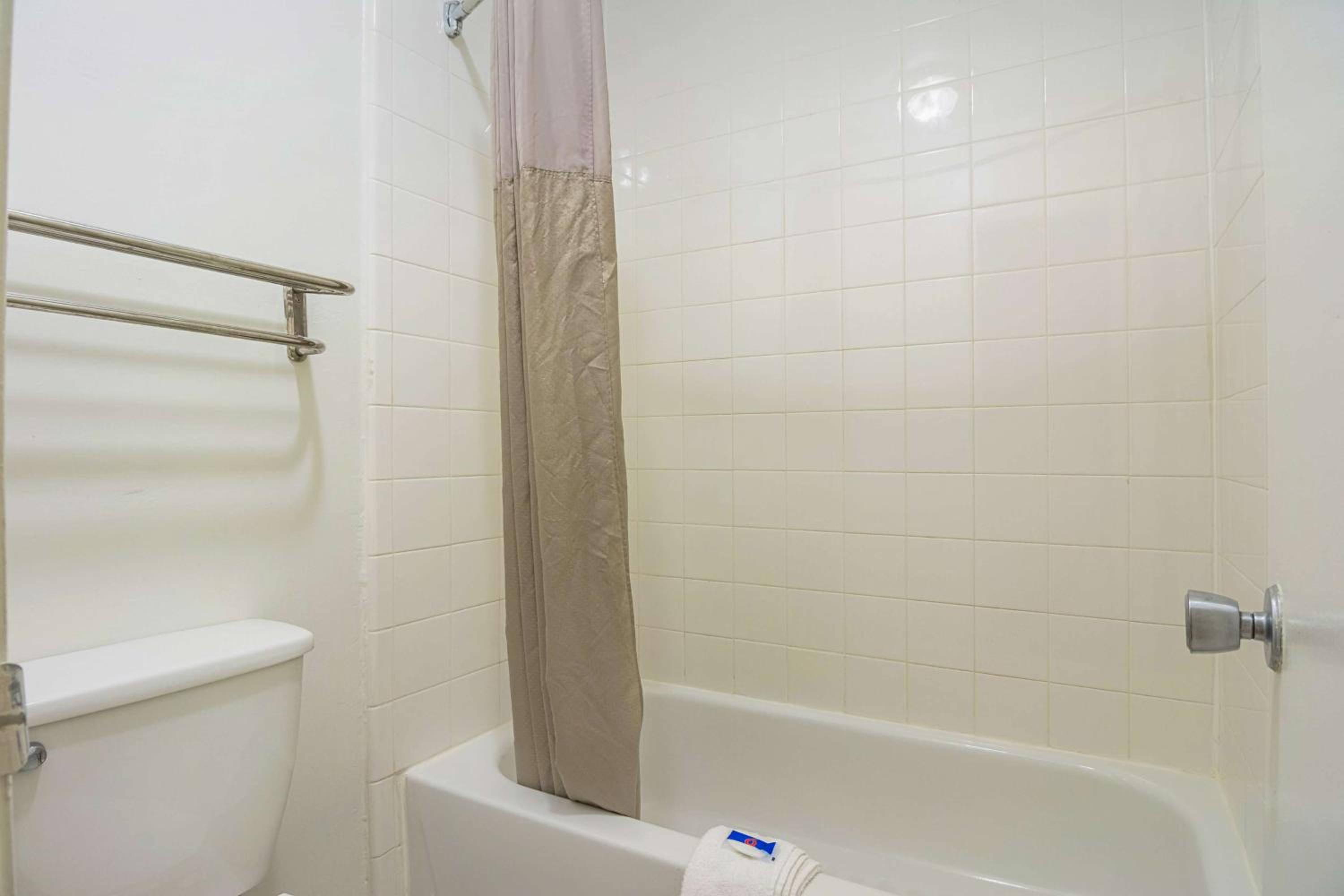 Double Room - Non-Smoking photo 2