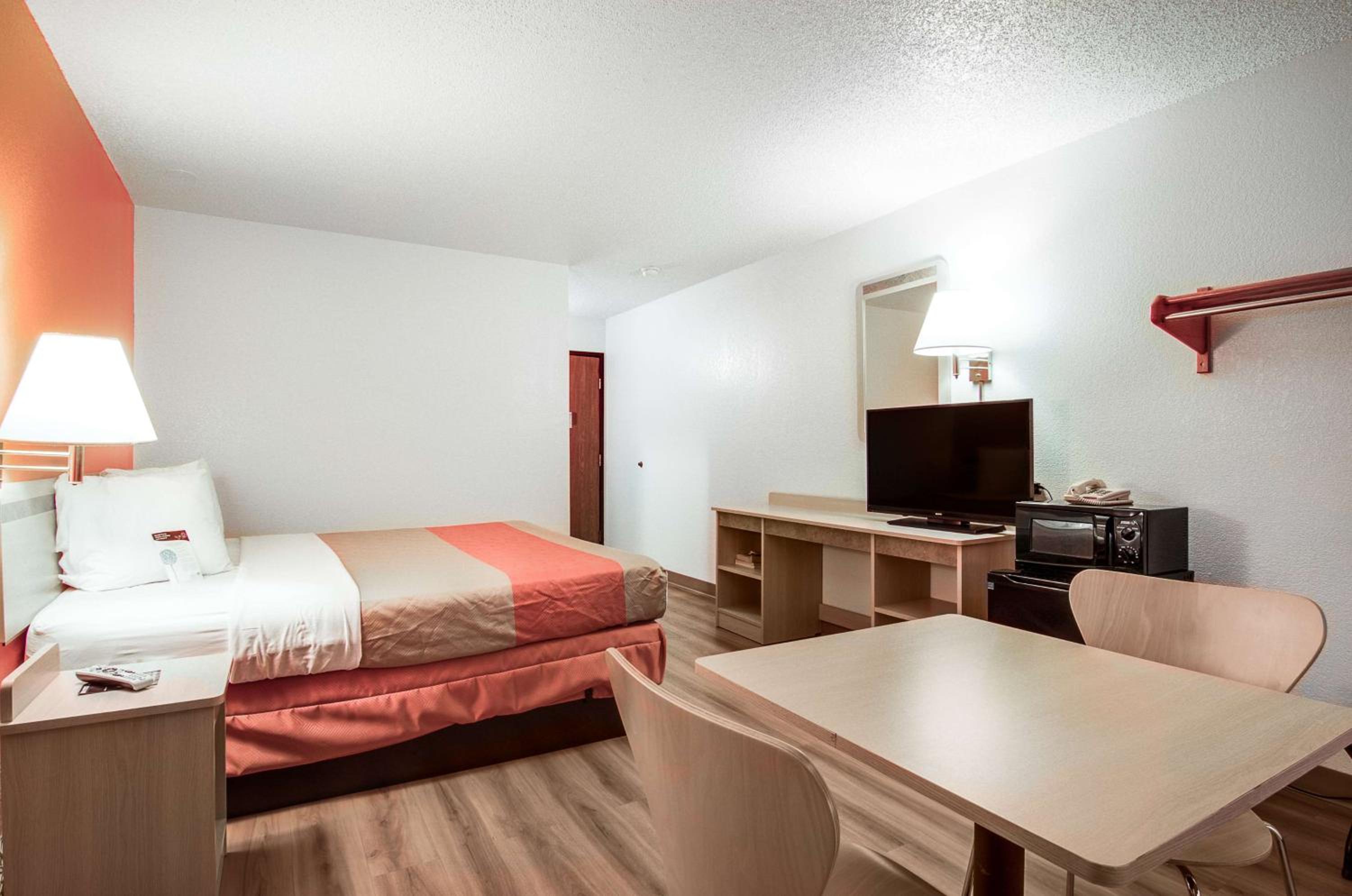 King Room - Non-Smoking photo 1