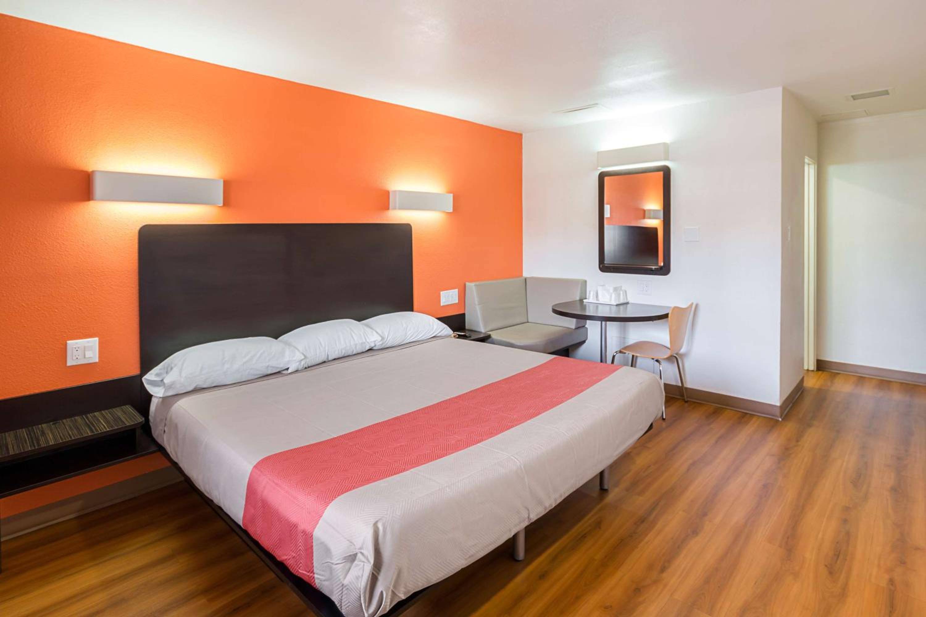 King Room with Roll-in Shower - Disability Access - Non-Smoking photo 1