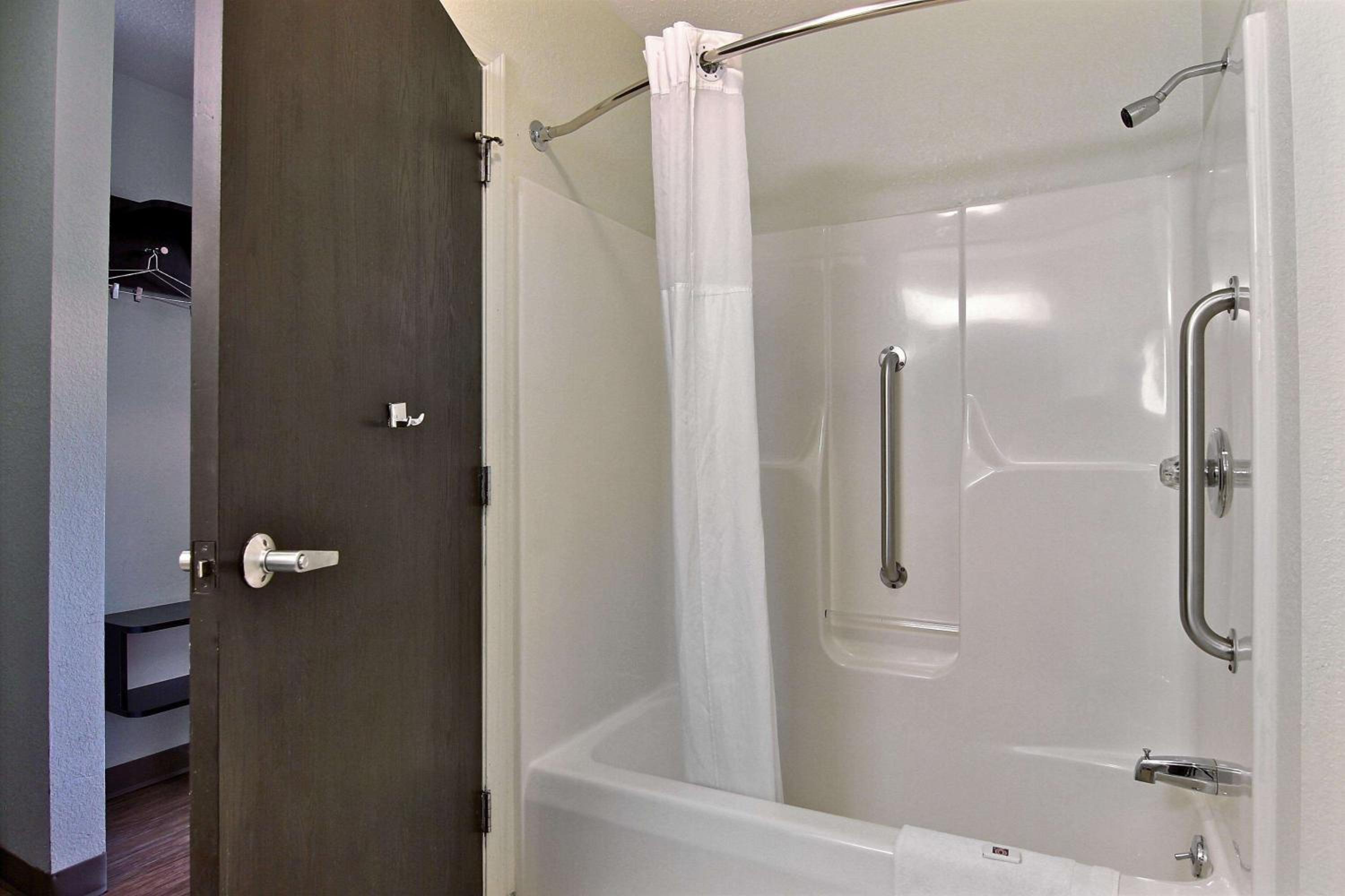 King Room - Disability Access - Non-Smoking photo 1