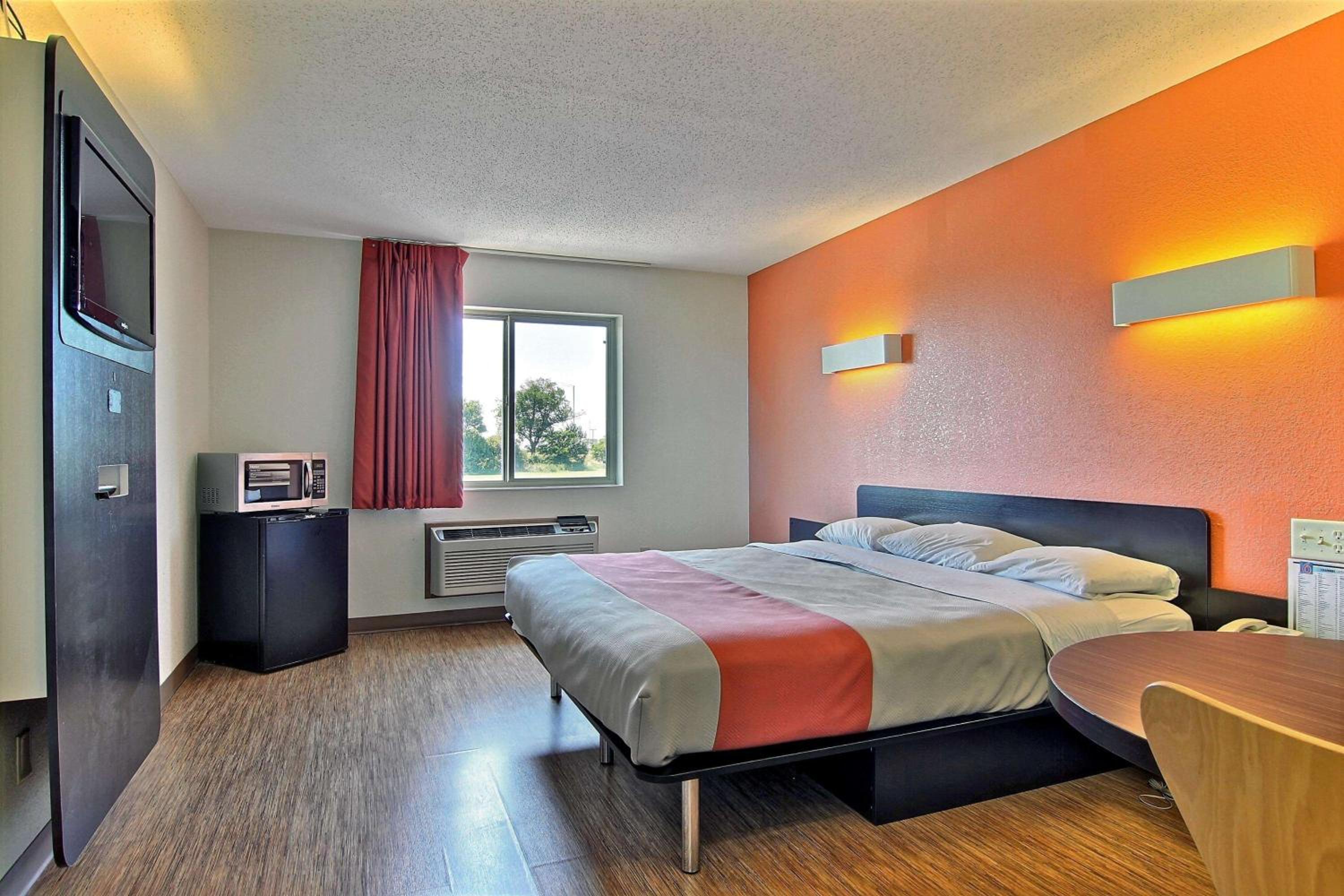 Deluxe Queen Room - Non-Smoking photo 1