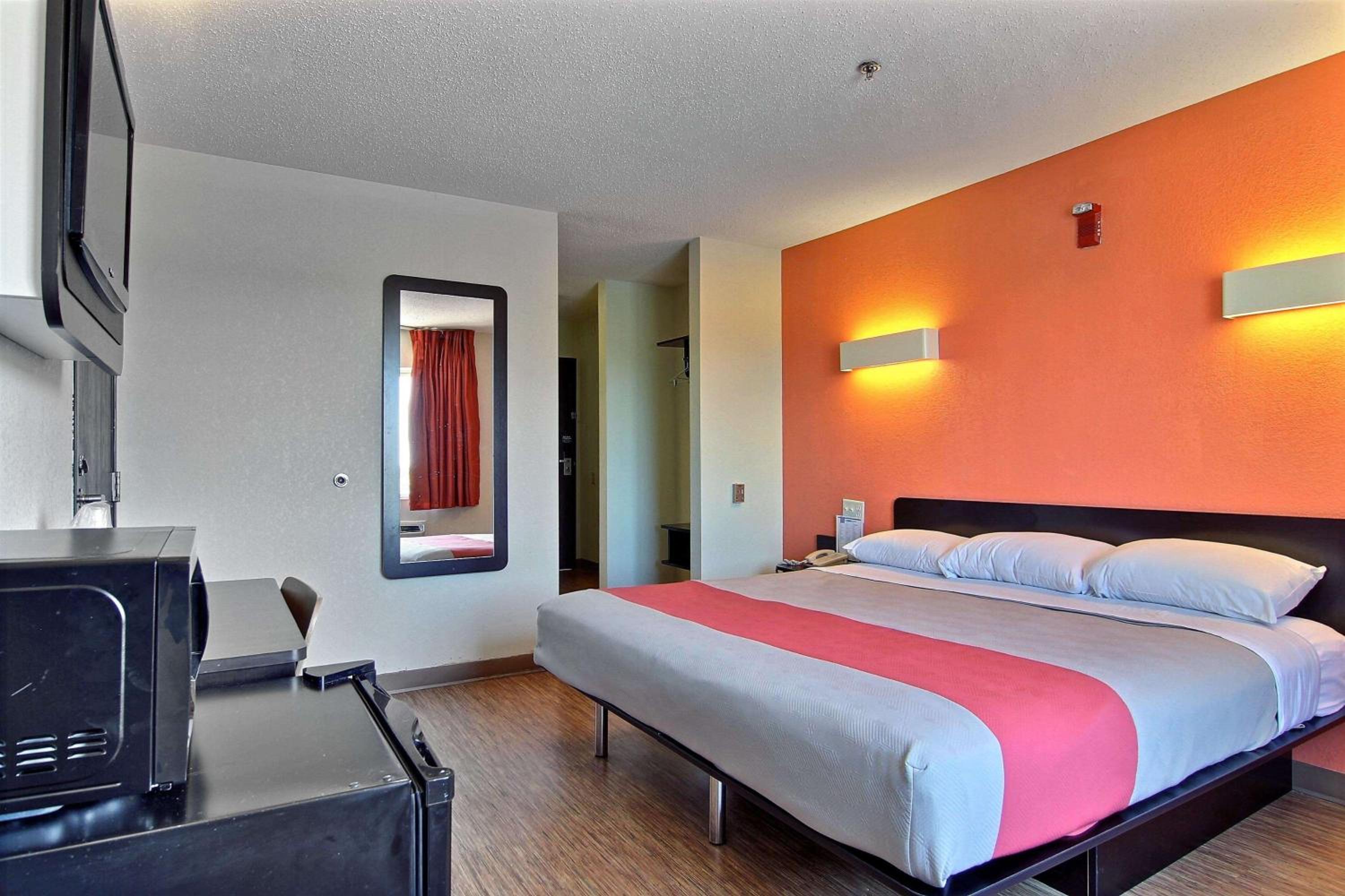 King Room With Spa Bath - Non-Smoking photo 1