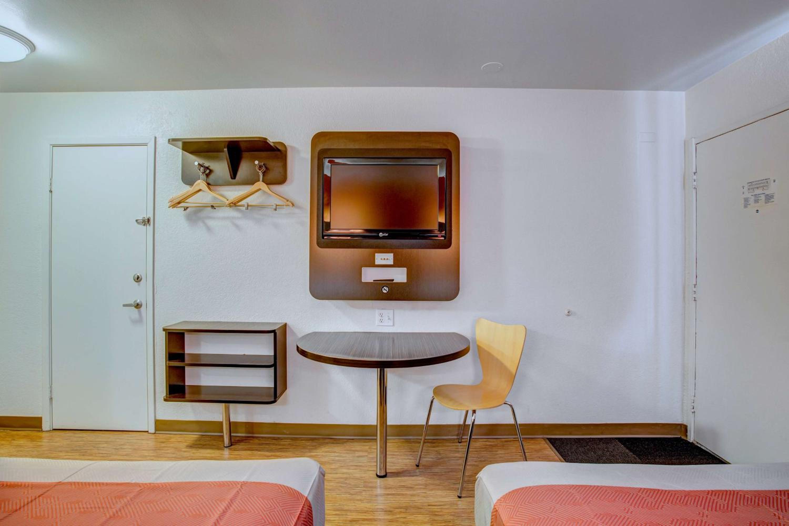 Quadruple Room - Non-Smoking photo 2