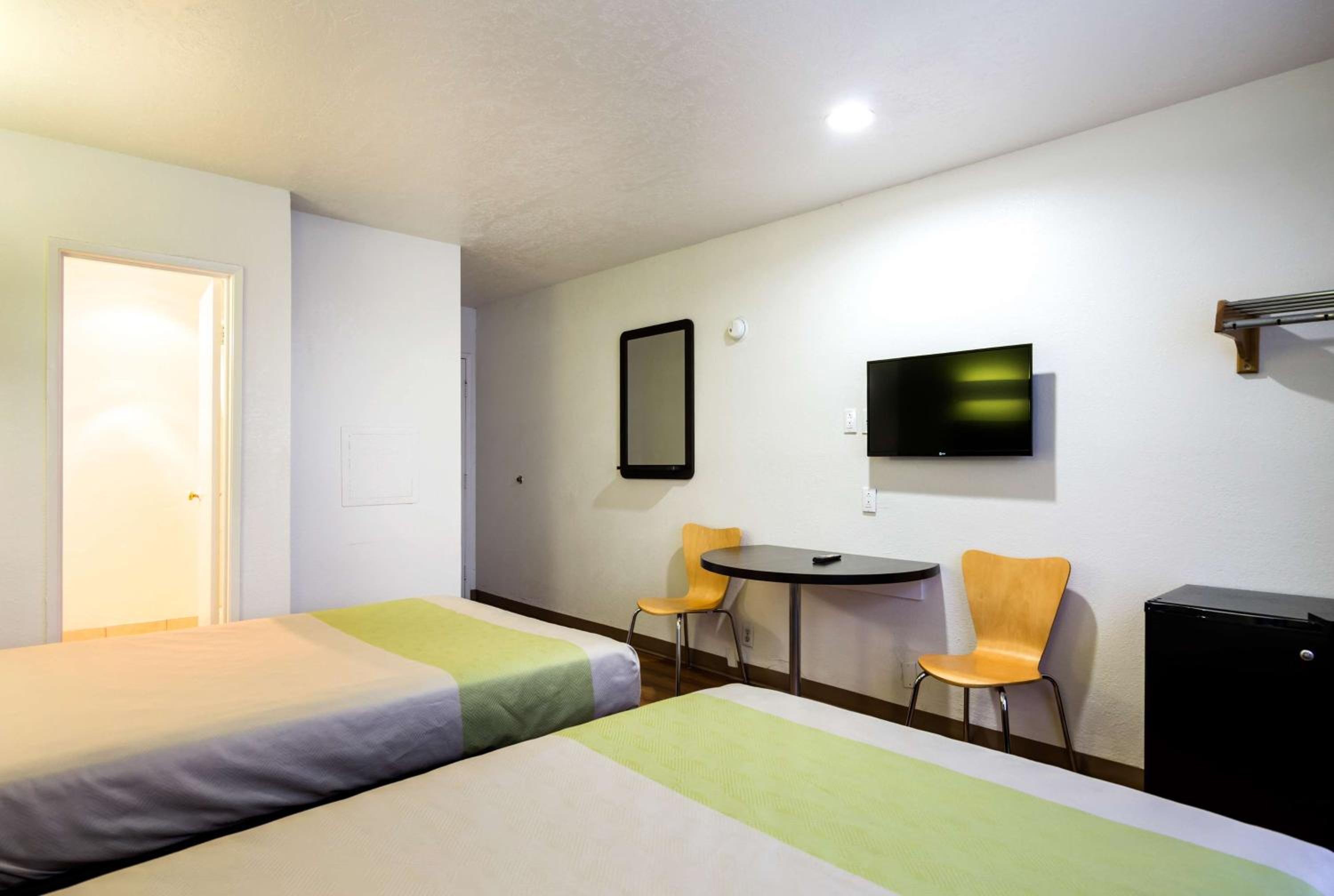 Quadruple Room - Non-Smoking photo 3