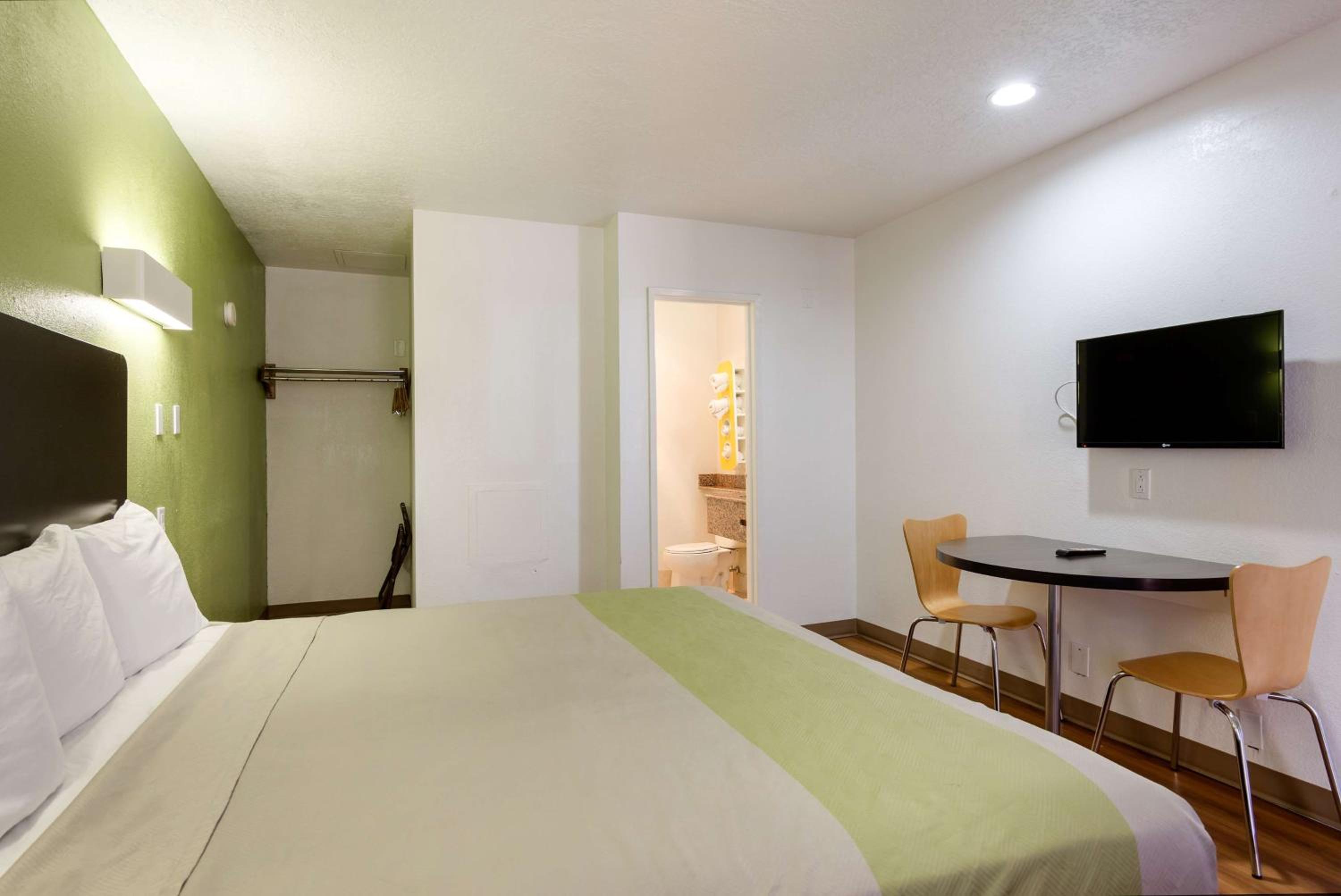King Room - Non-Smoking photo 1