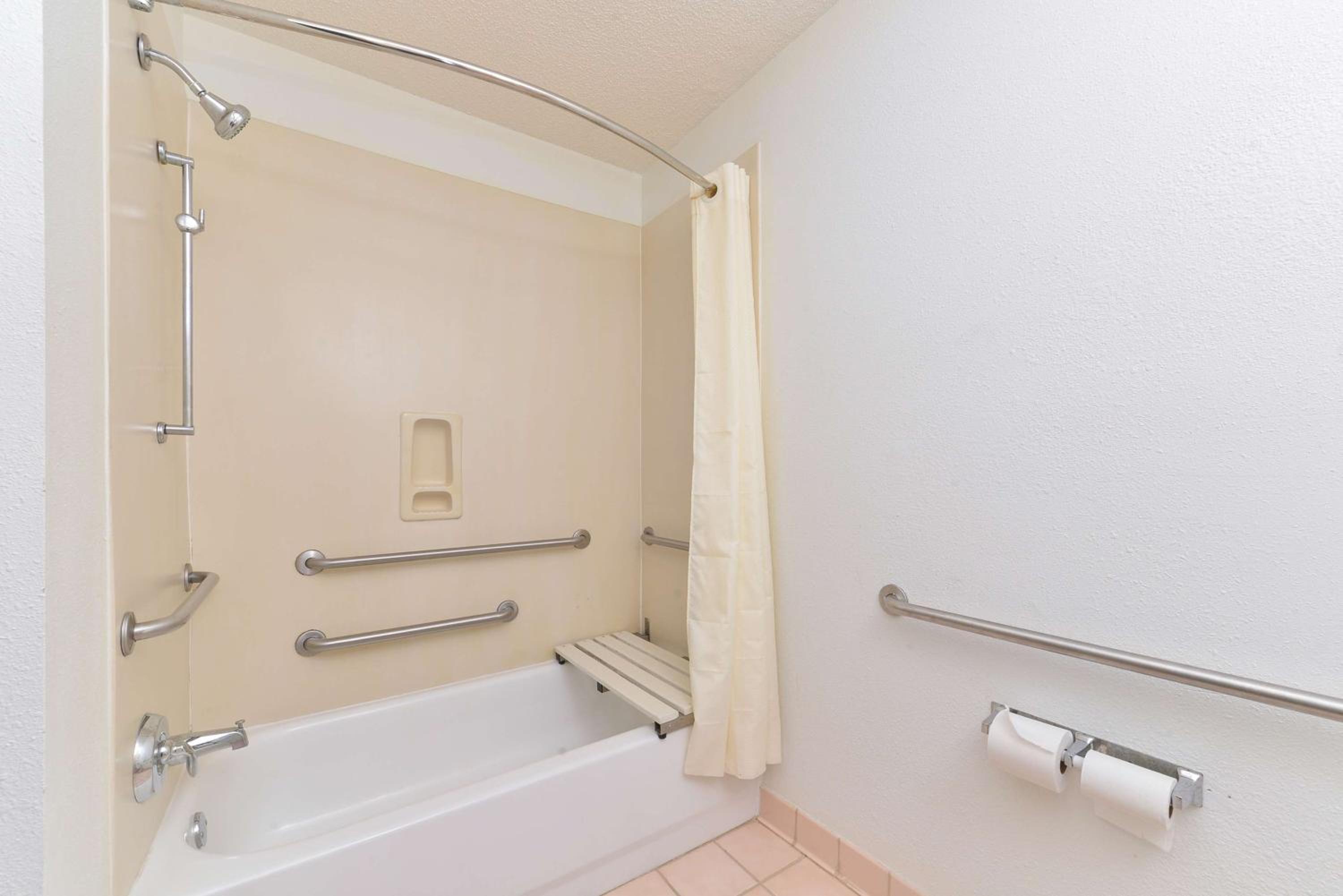 King Room - Disability Access - Non-Smoking - Photo 1