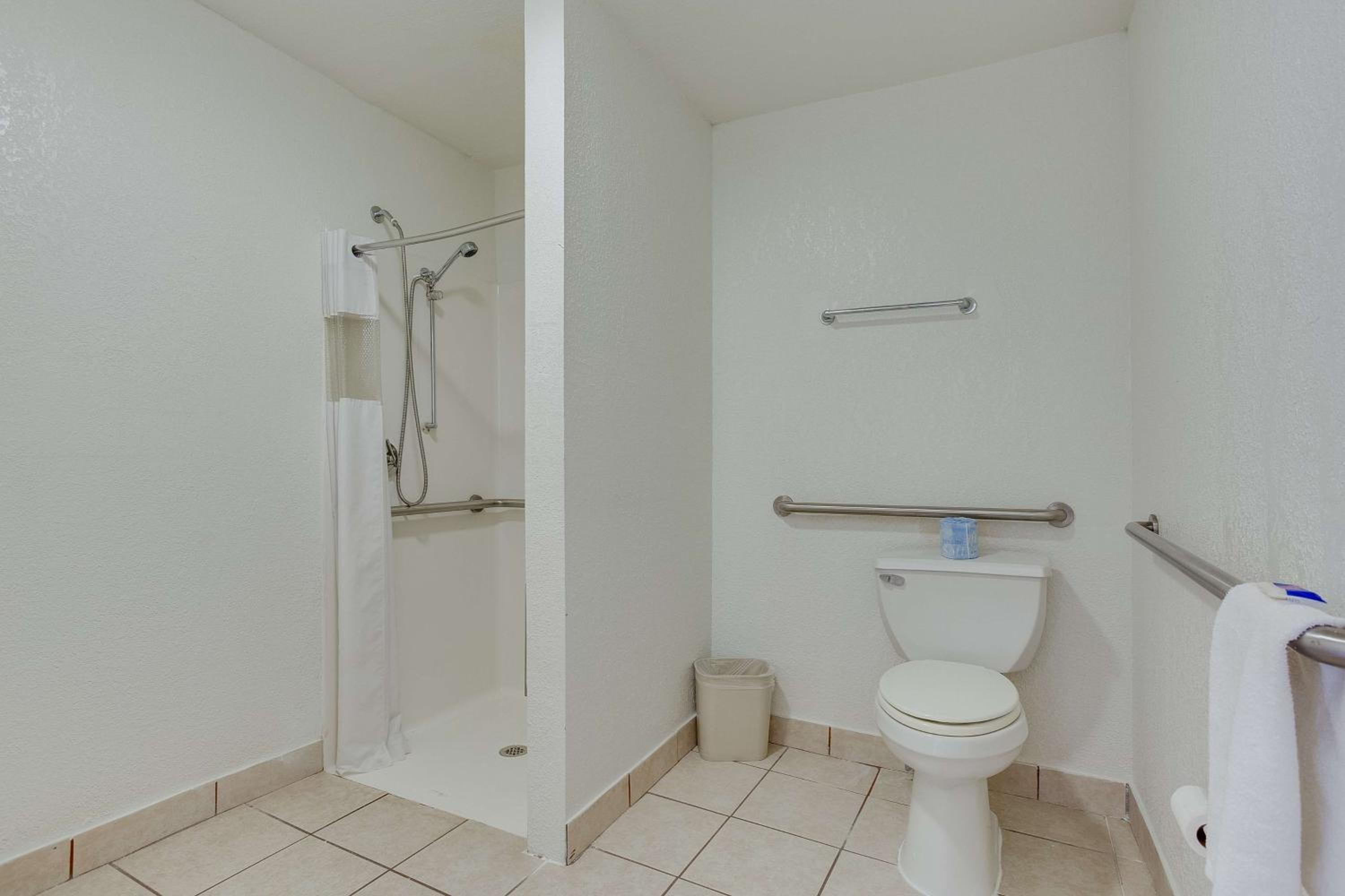 Double Room - Disability Access - Roll In Shower - Photo 5