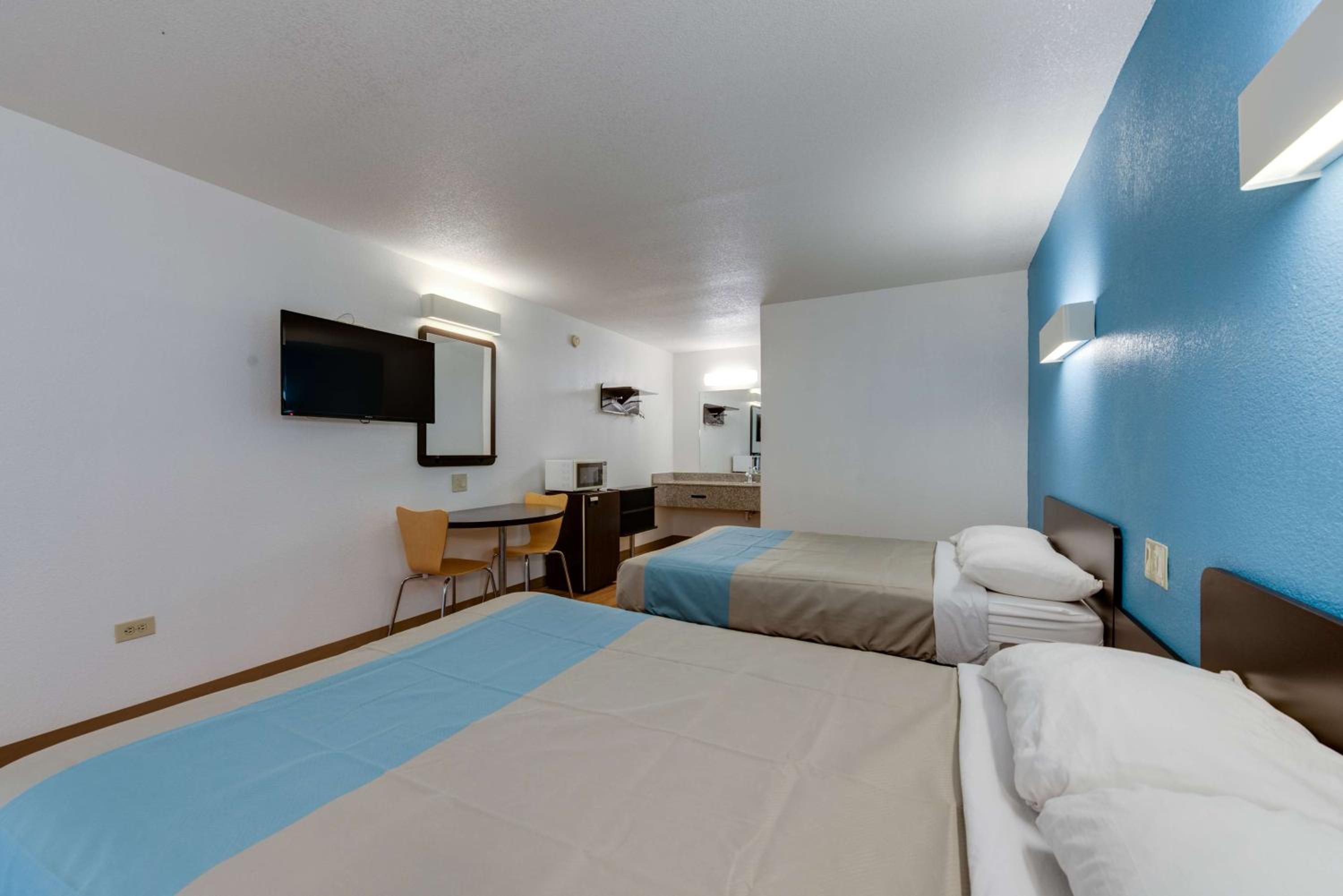 Standard Double Room with Two Double Beds - Photo 5