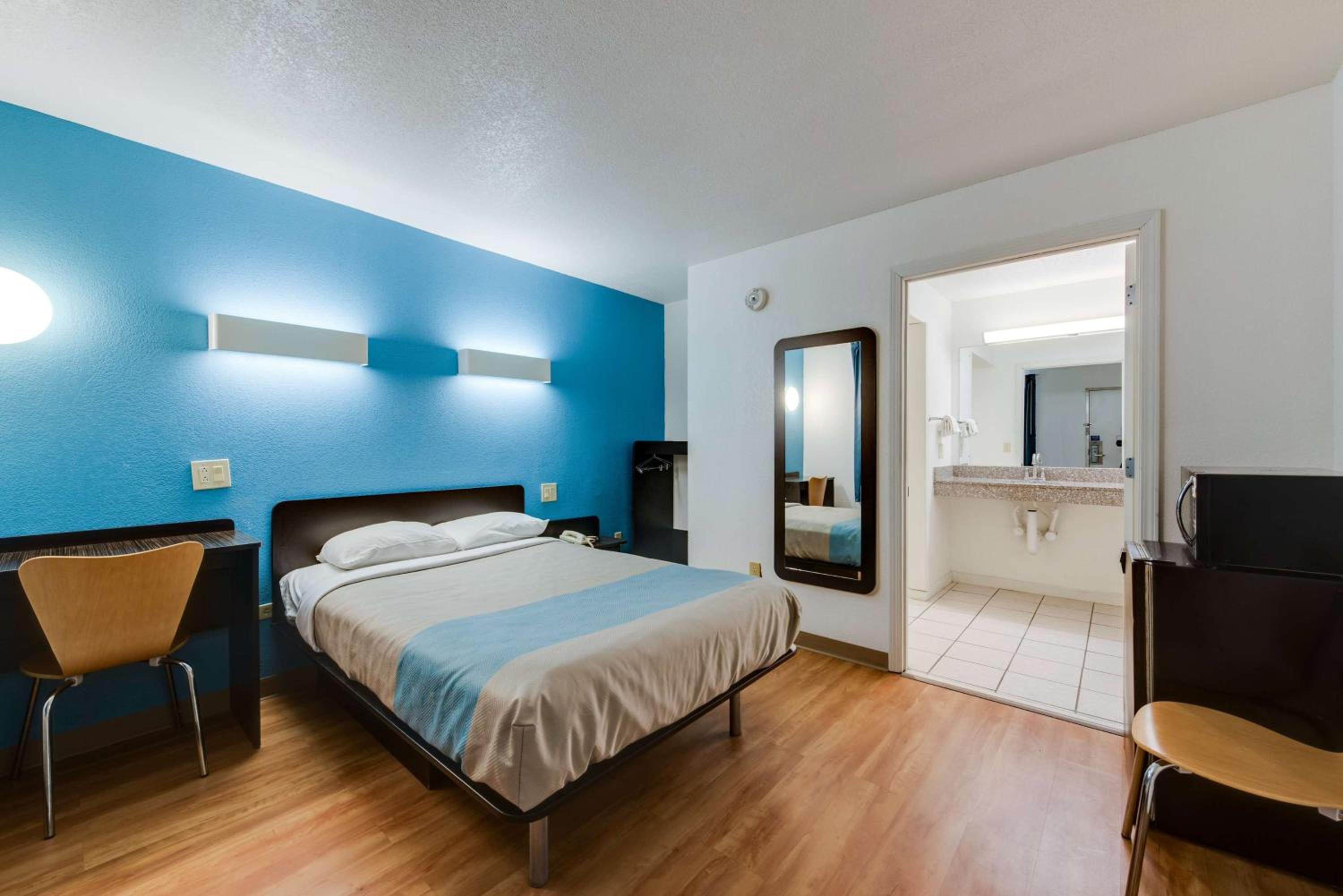 Double Room - Disability Access - Non-Smoking photo 2
