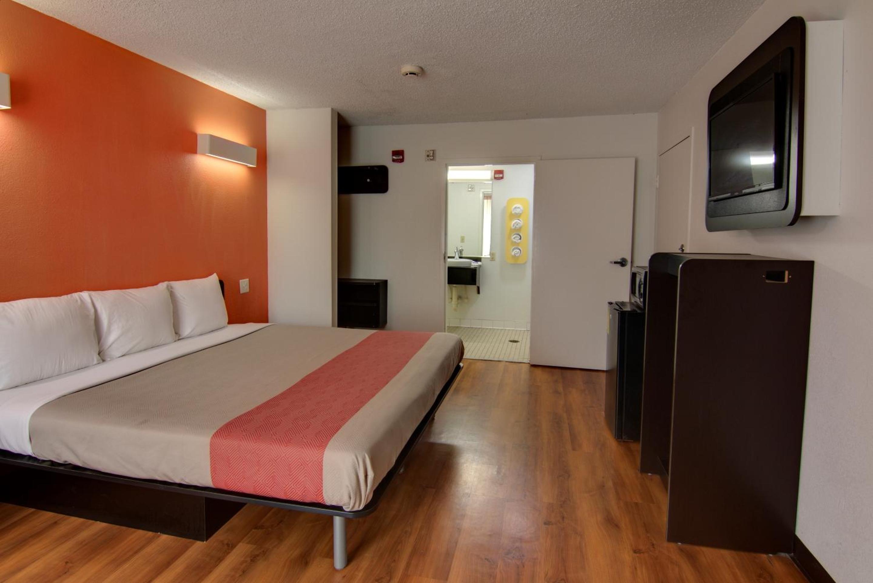 King Room - Non-Smoking - Photo 1