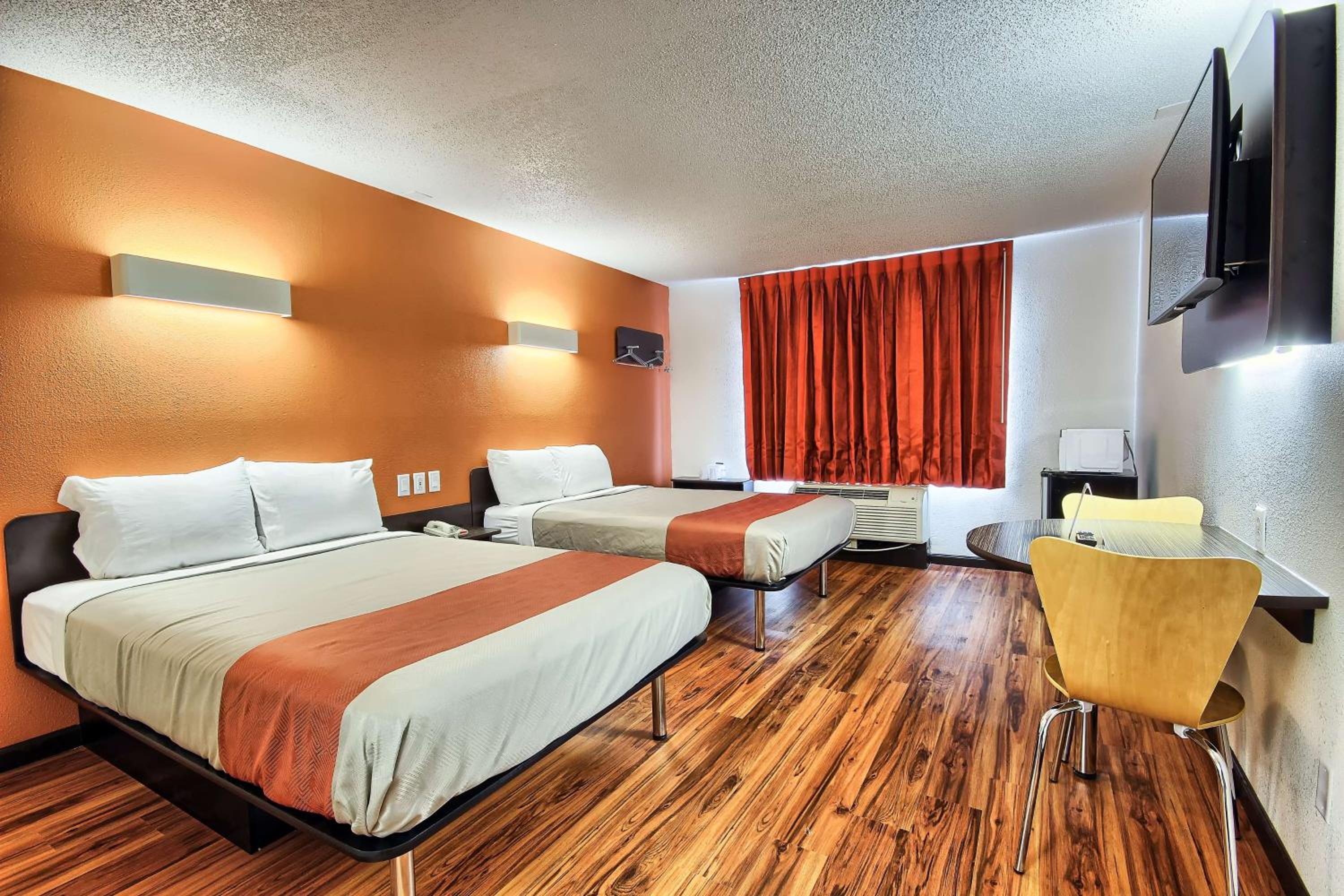 Quadruple Room - Non-Smoking - Photo 4