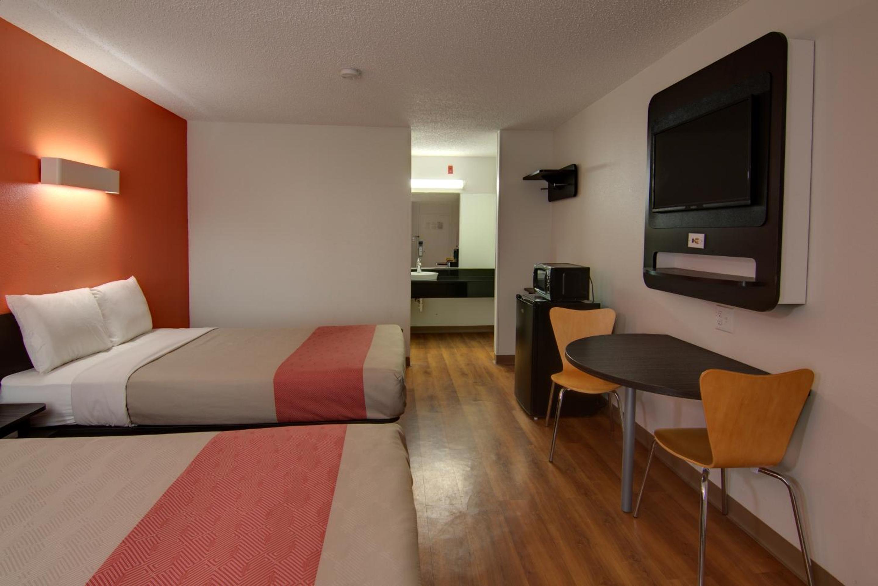 Quadruple Room - Non-Smoking - Photo 3