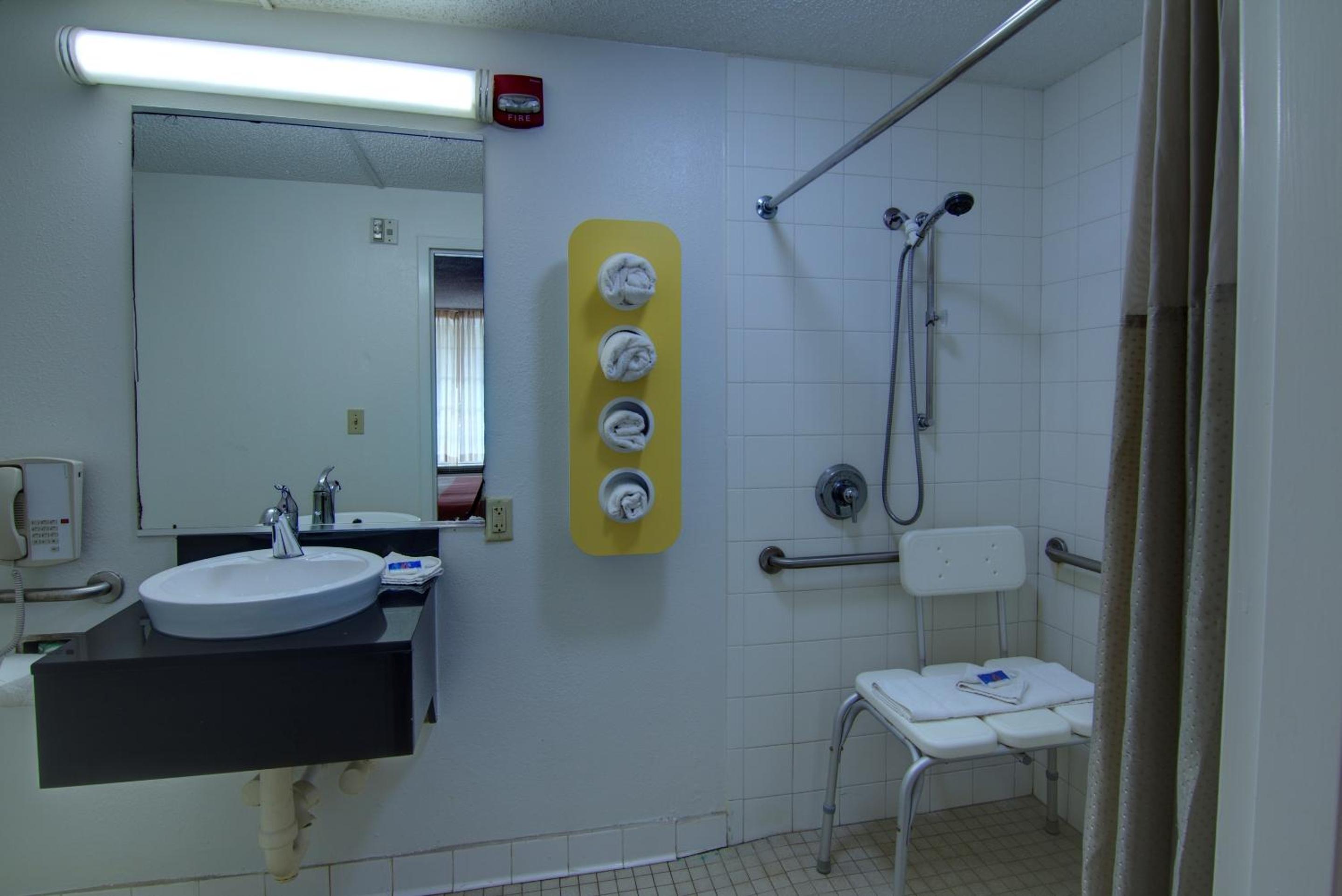 King Room - Disability Access - Non-Smoking - Photo 4