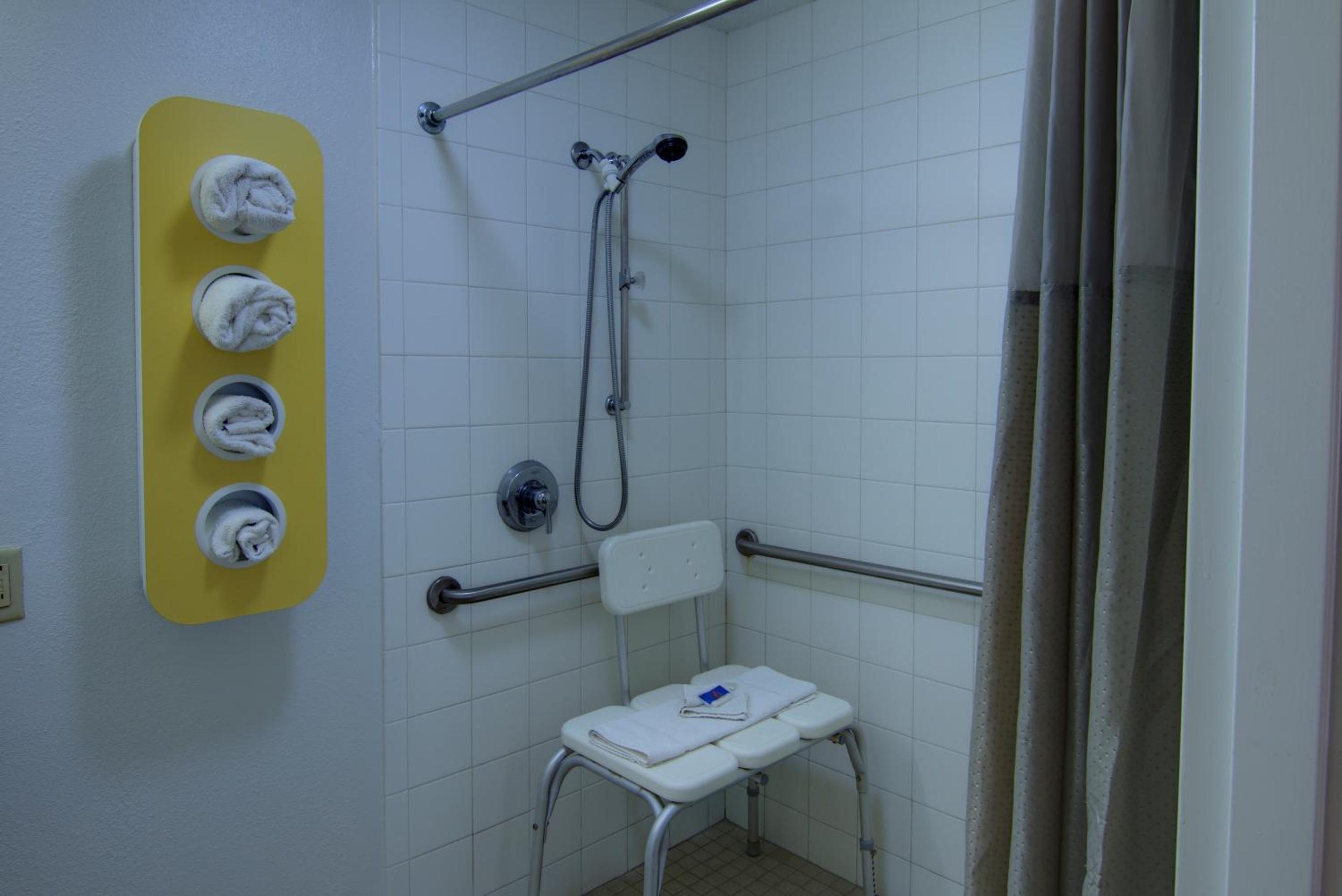King Room - Disability Access - Non-Smoking - Photo 3