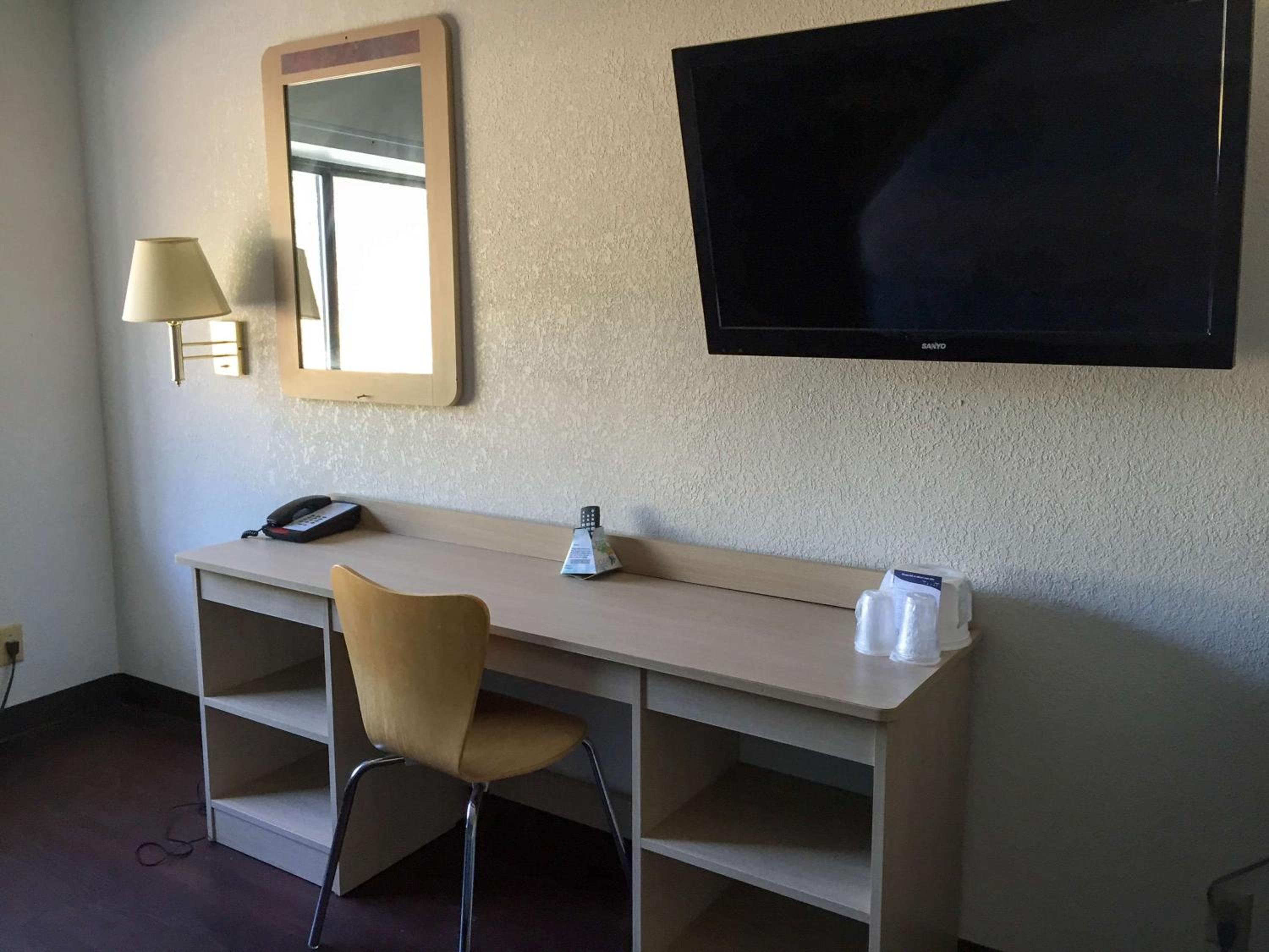 Quadruple Room - Non-Smoking - Photo 3