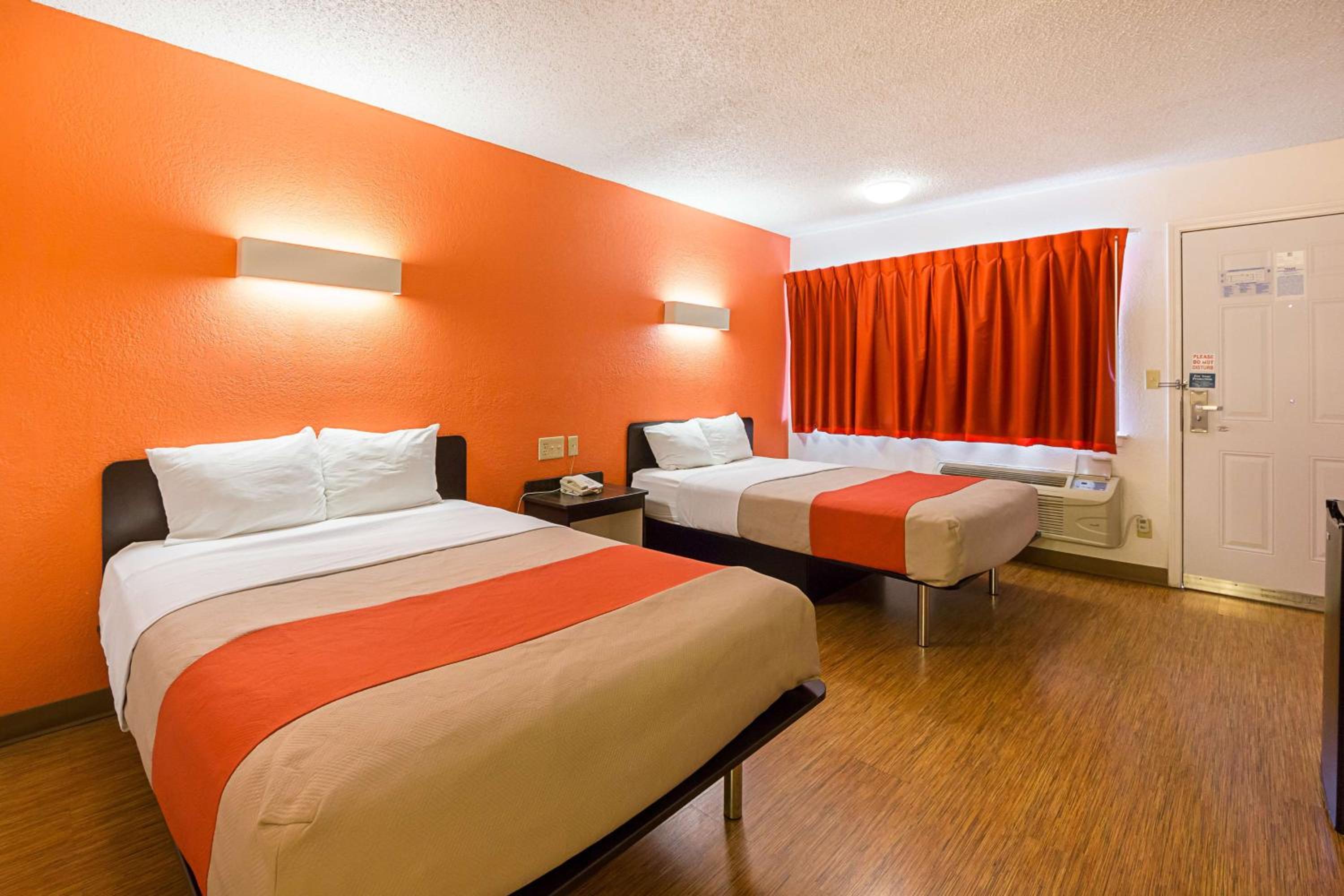 Quadruple Room - Disability Access - Non-Smoking photo 3