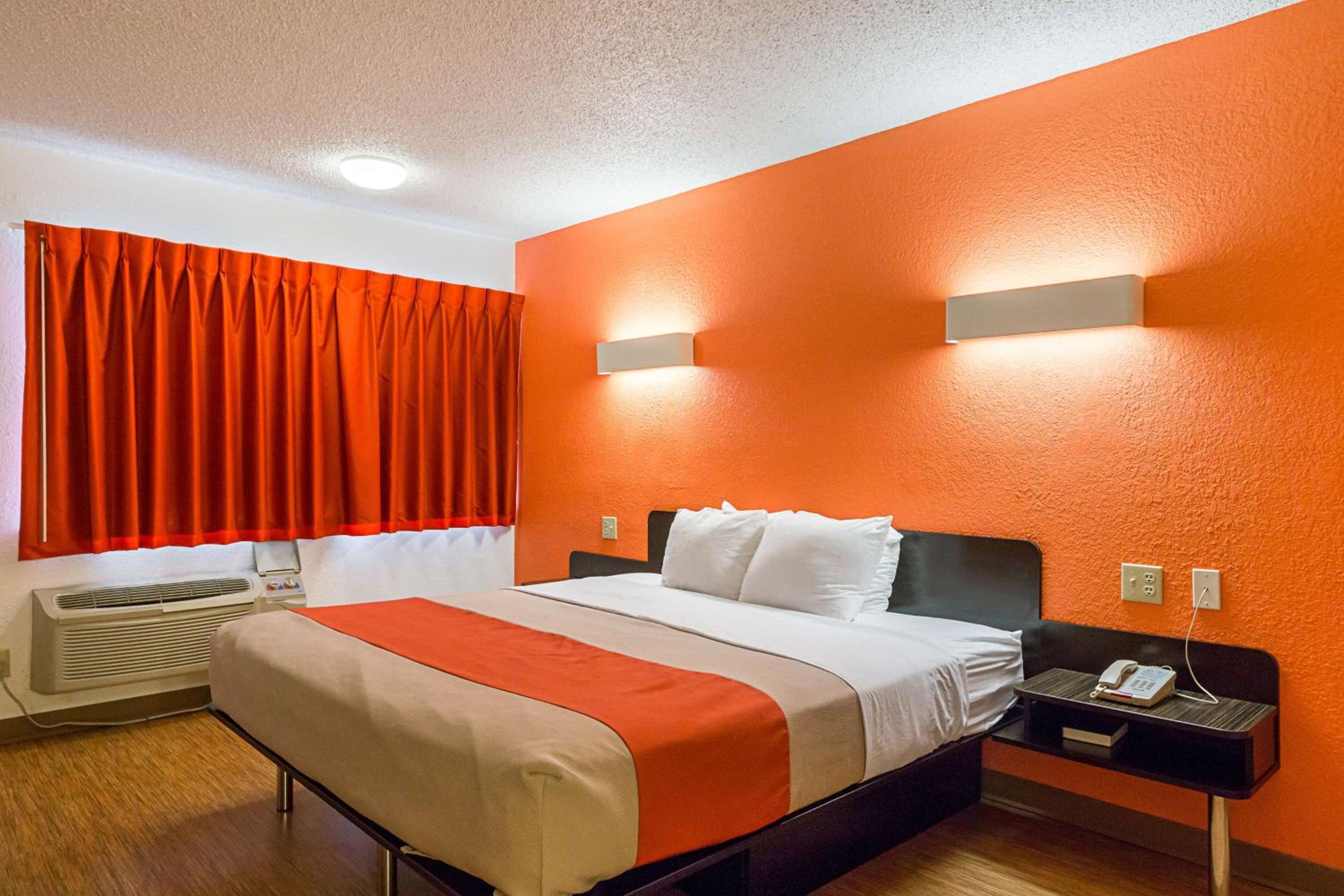 King Room - Disability Access - Non-Smoking