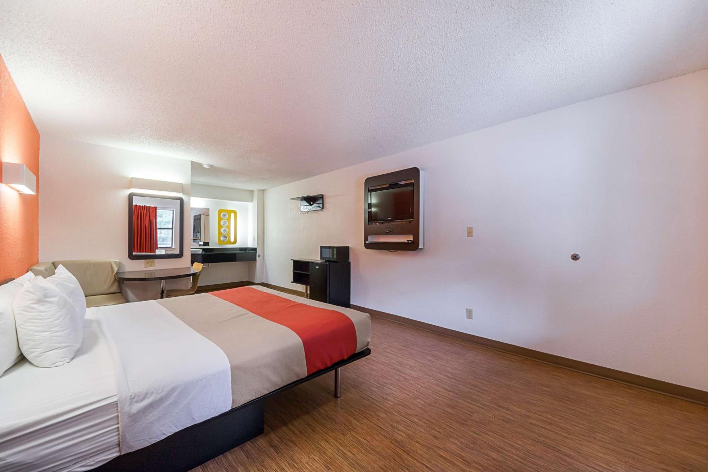 King Room - Disability Access - Non-Smoking photo 3