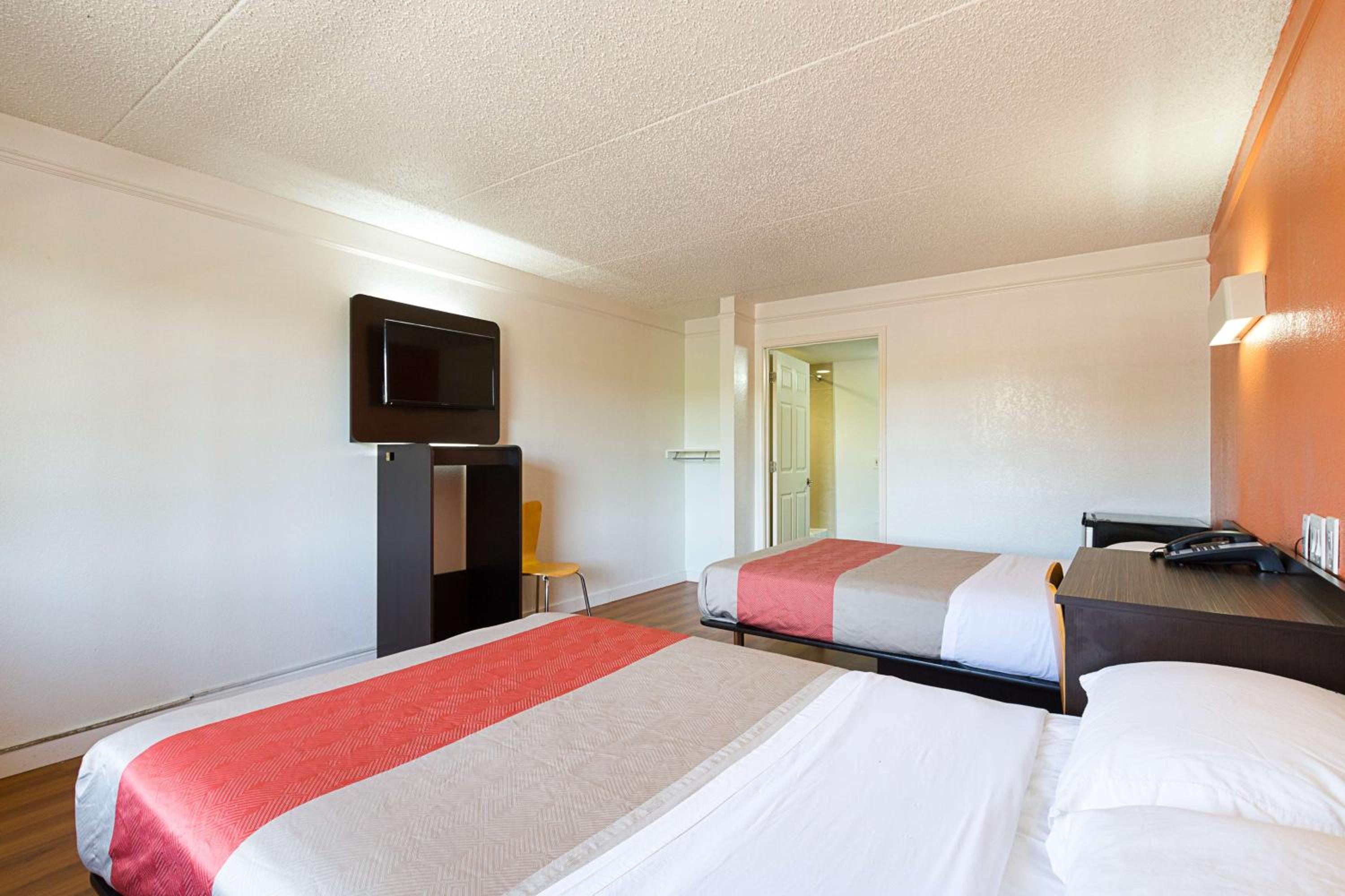 Quadruple Room - Non-Smoking - Photo 1