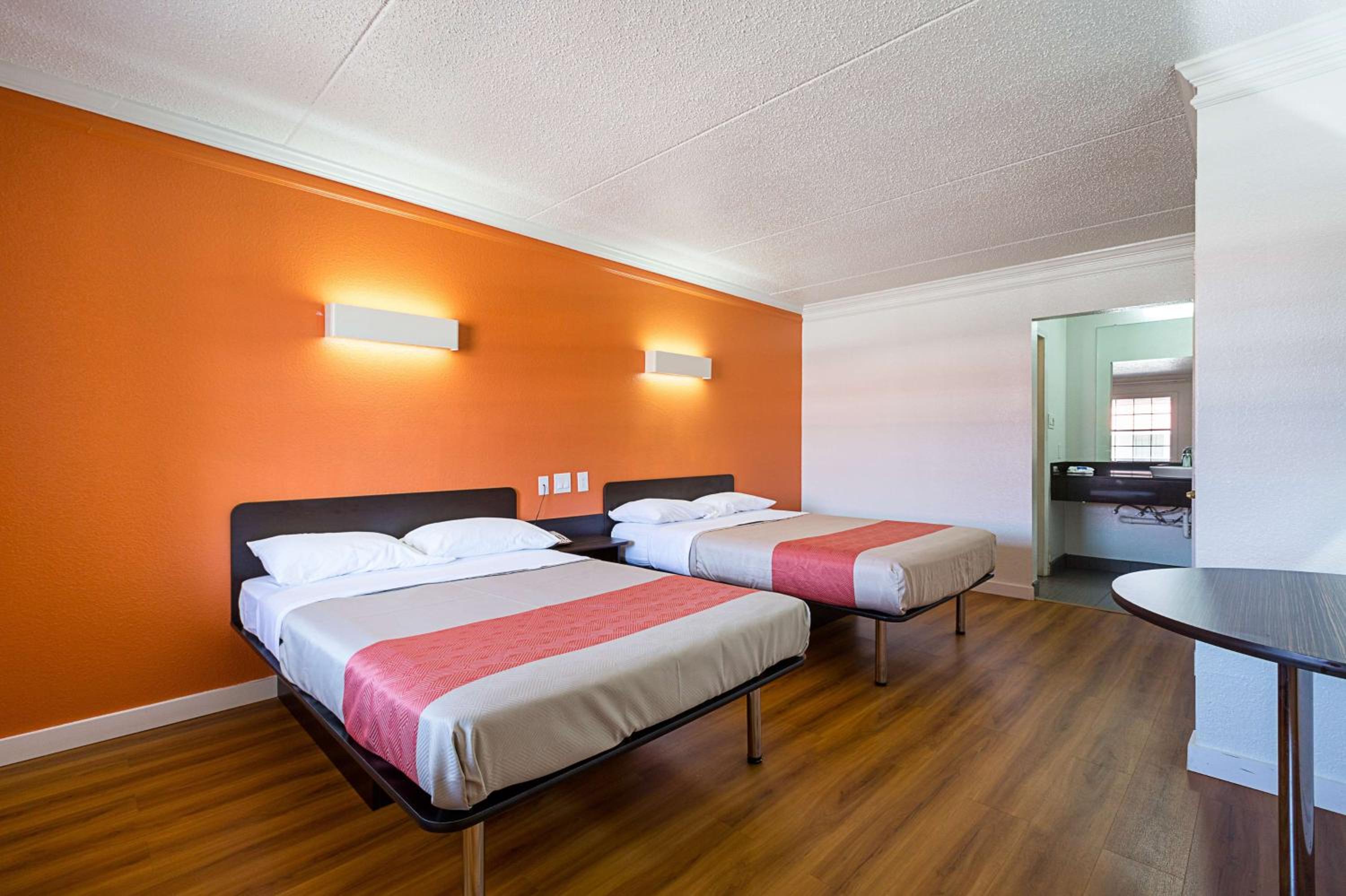 Quadruple Room - Non-Smoking - Photo 15
