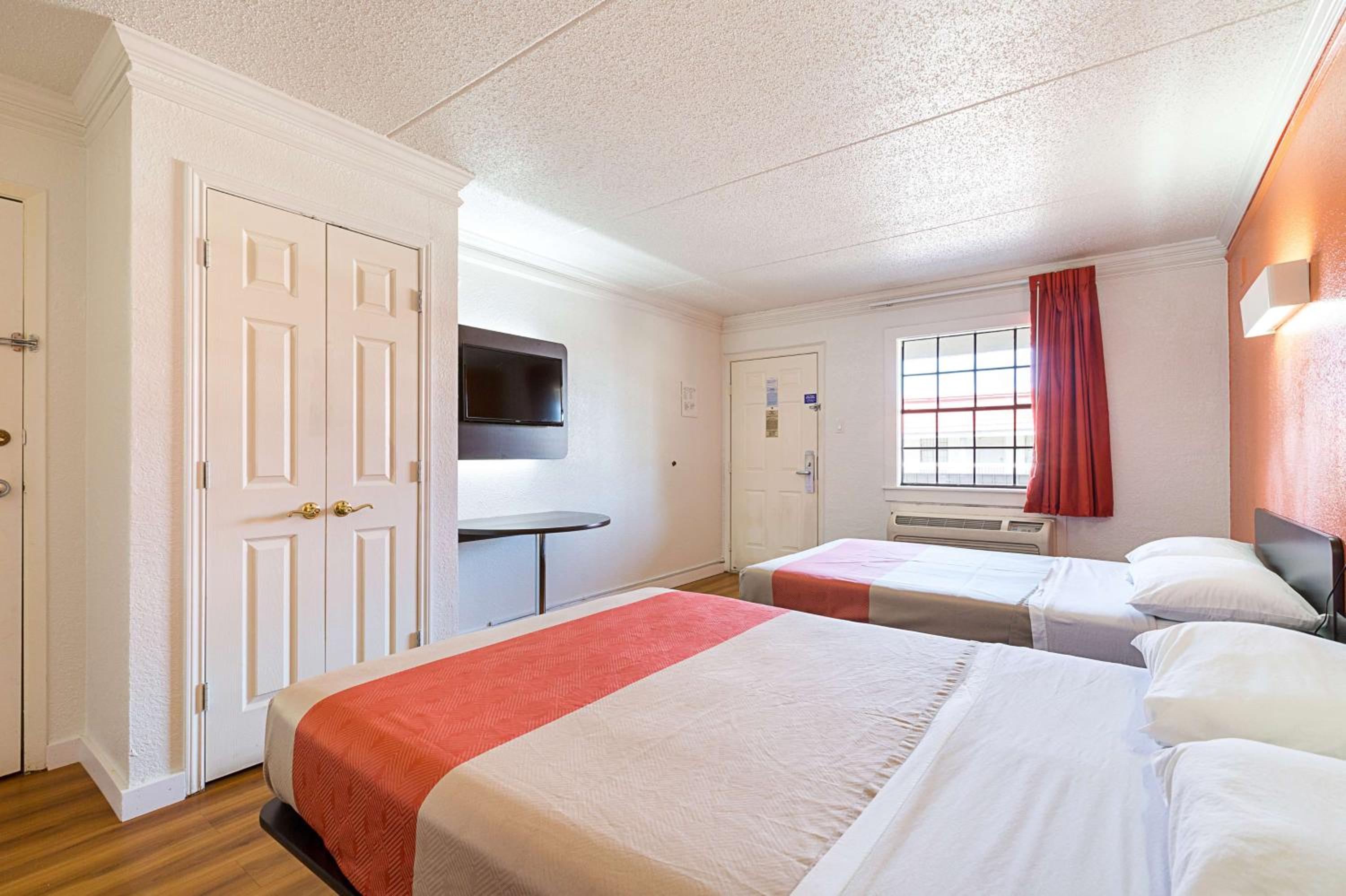 Quadruple Room - Non-Smoking - Photo 14