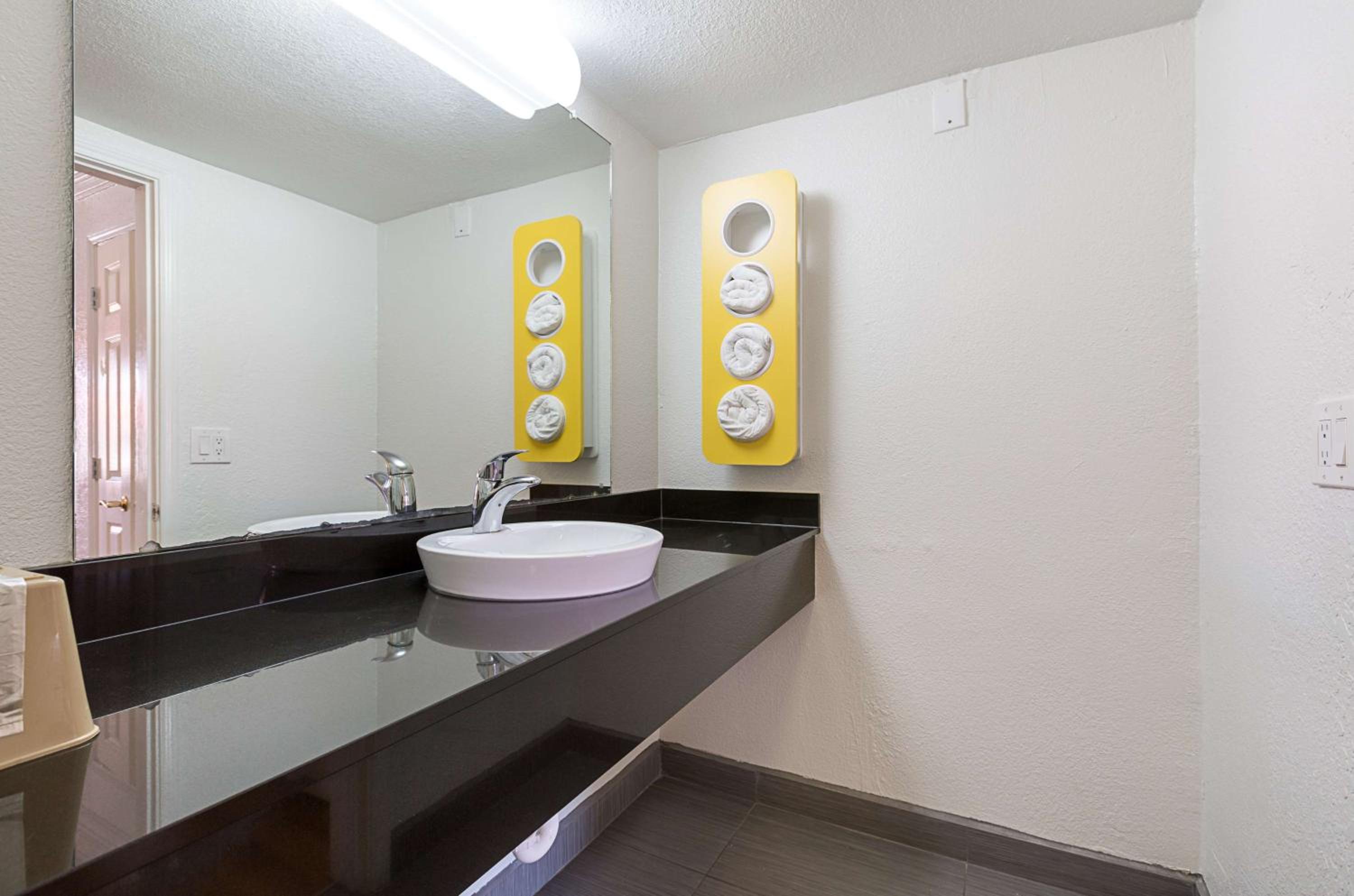 King Room - Non-Smoking - Photo 13