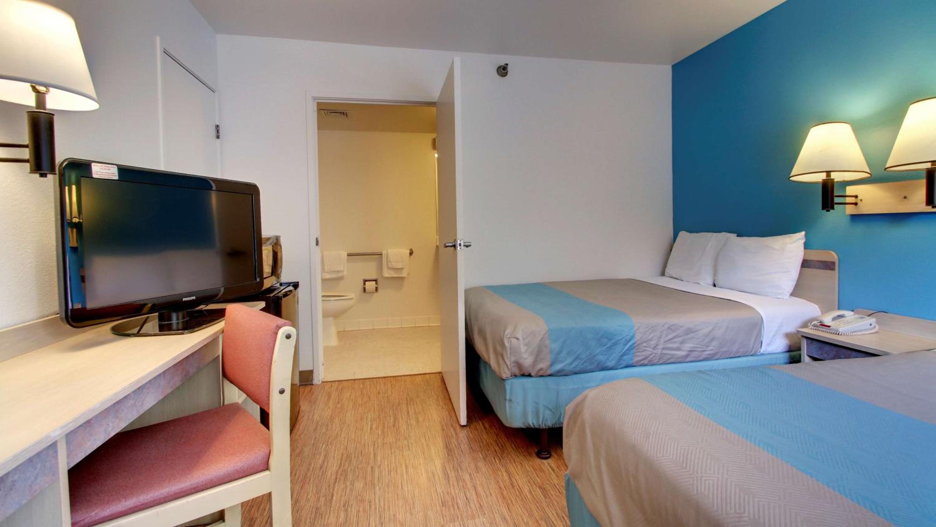 Quadruple Room - Non-Smoking photo 3